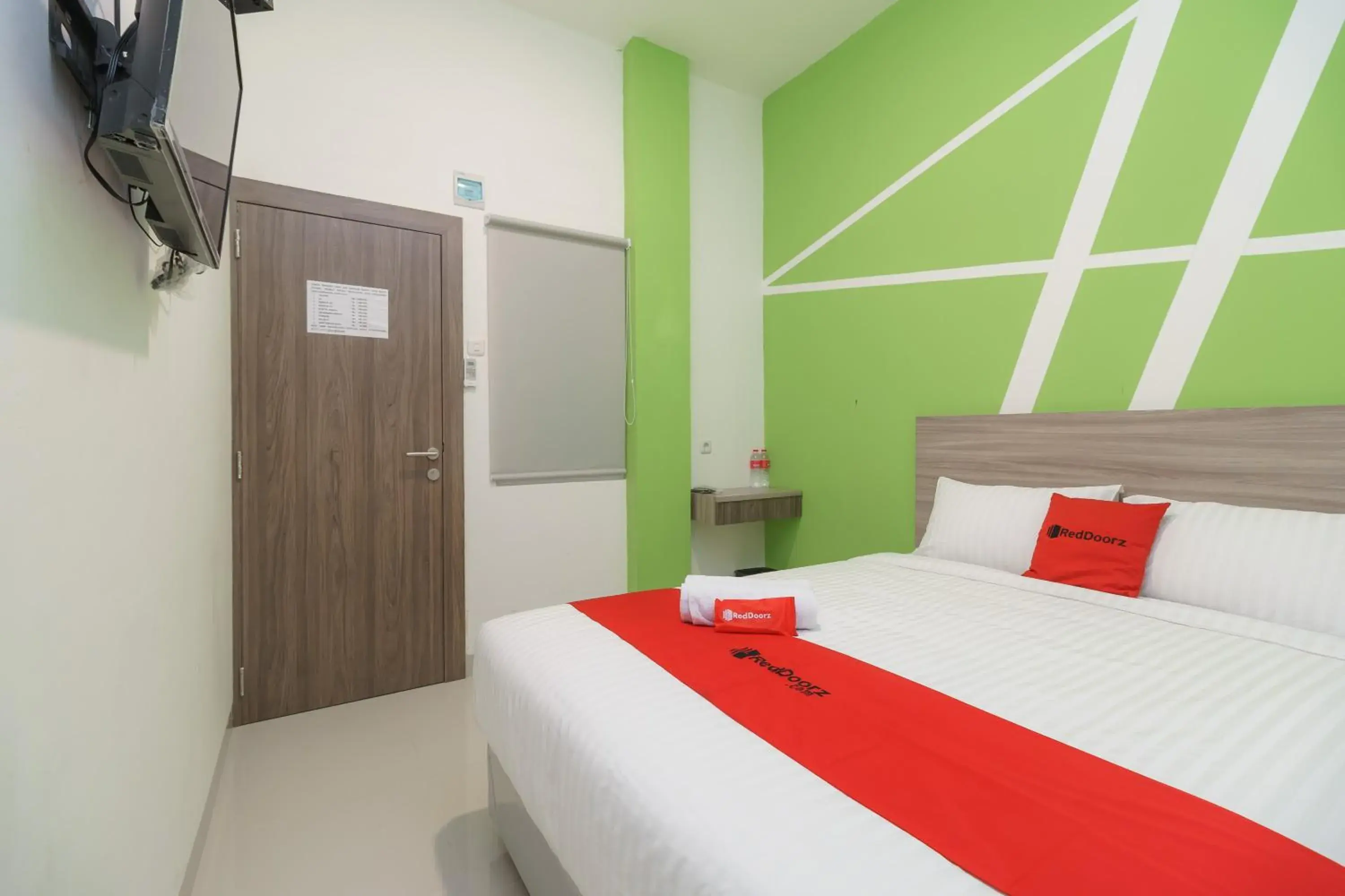 Bedroom, Bed in RedDoorz Plus at Grand Tara Homestay Palembang Bedroom, Bed in RedDoorz Plus at Grand Tara Homestay Palembang