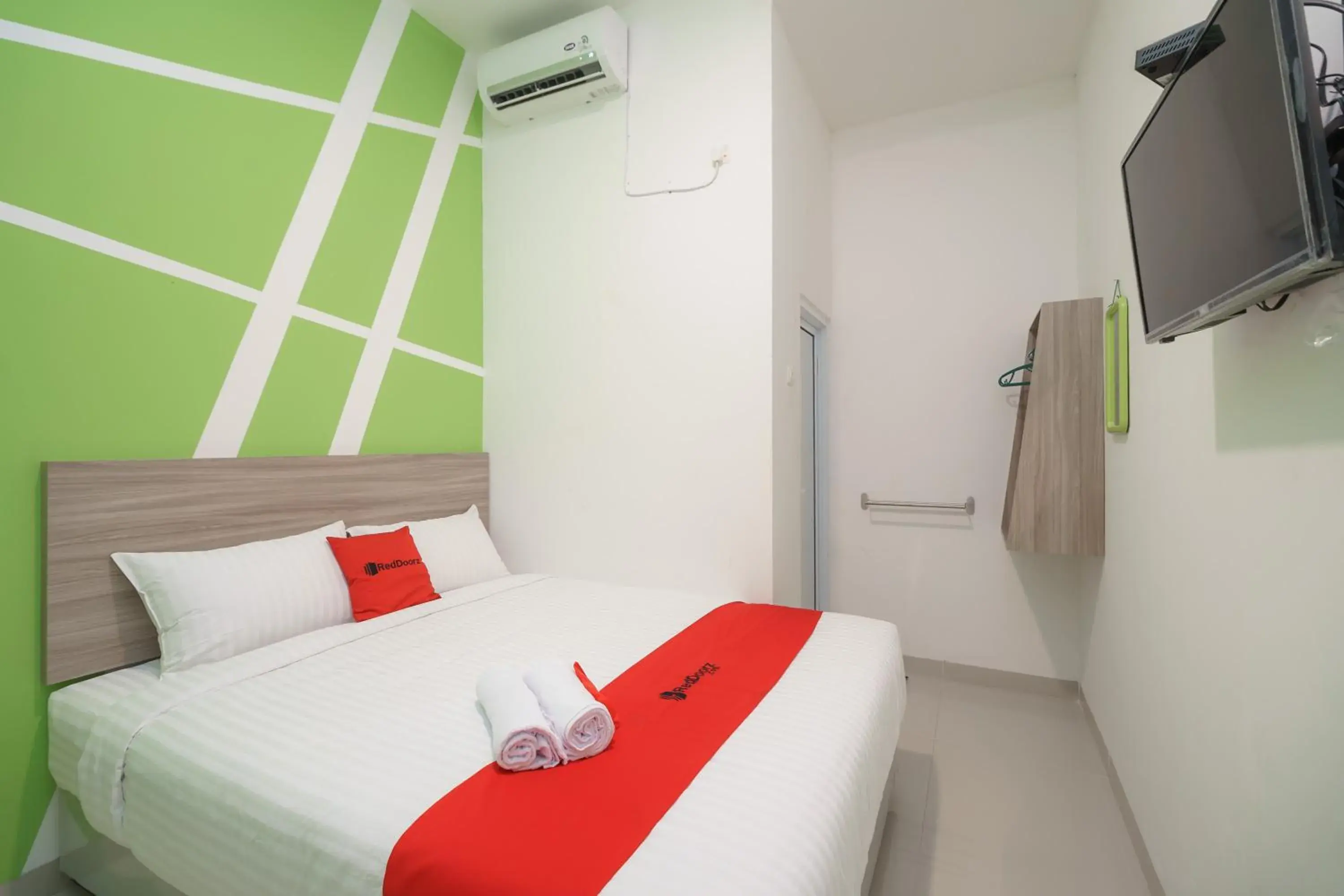 Bedroom, Bed in RedDoorz Plus at Grand Tara Homestay Palembang Bedroom, Bed in RedDoorz Plus at Grand Tara Homestay Palembang