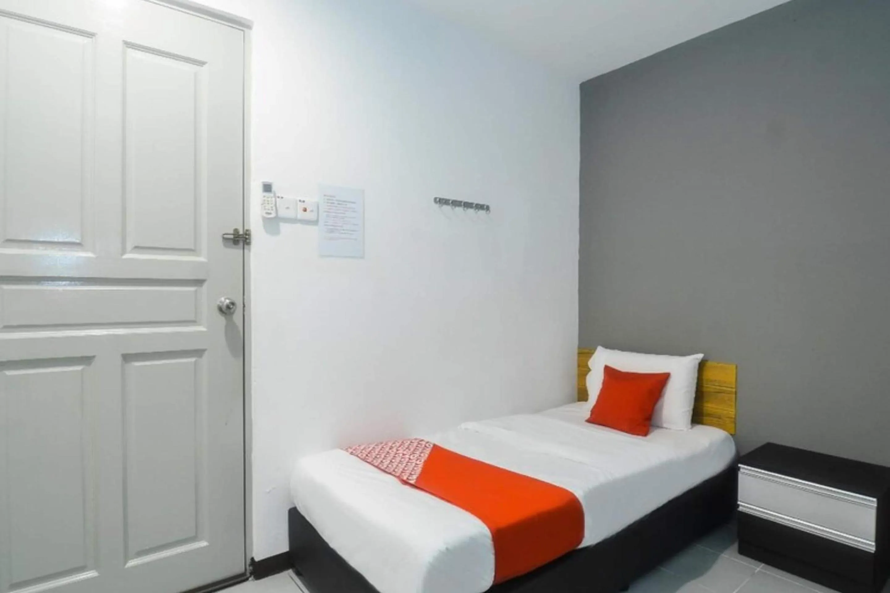 Bedroom in OYO 89465 Golden Lounge