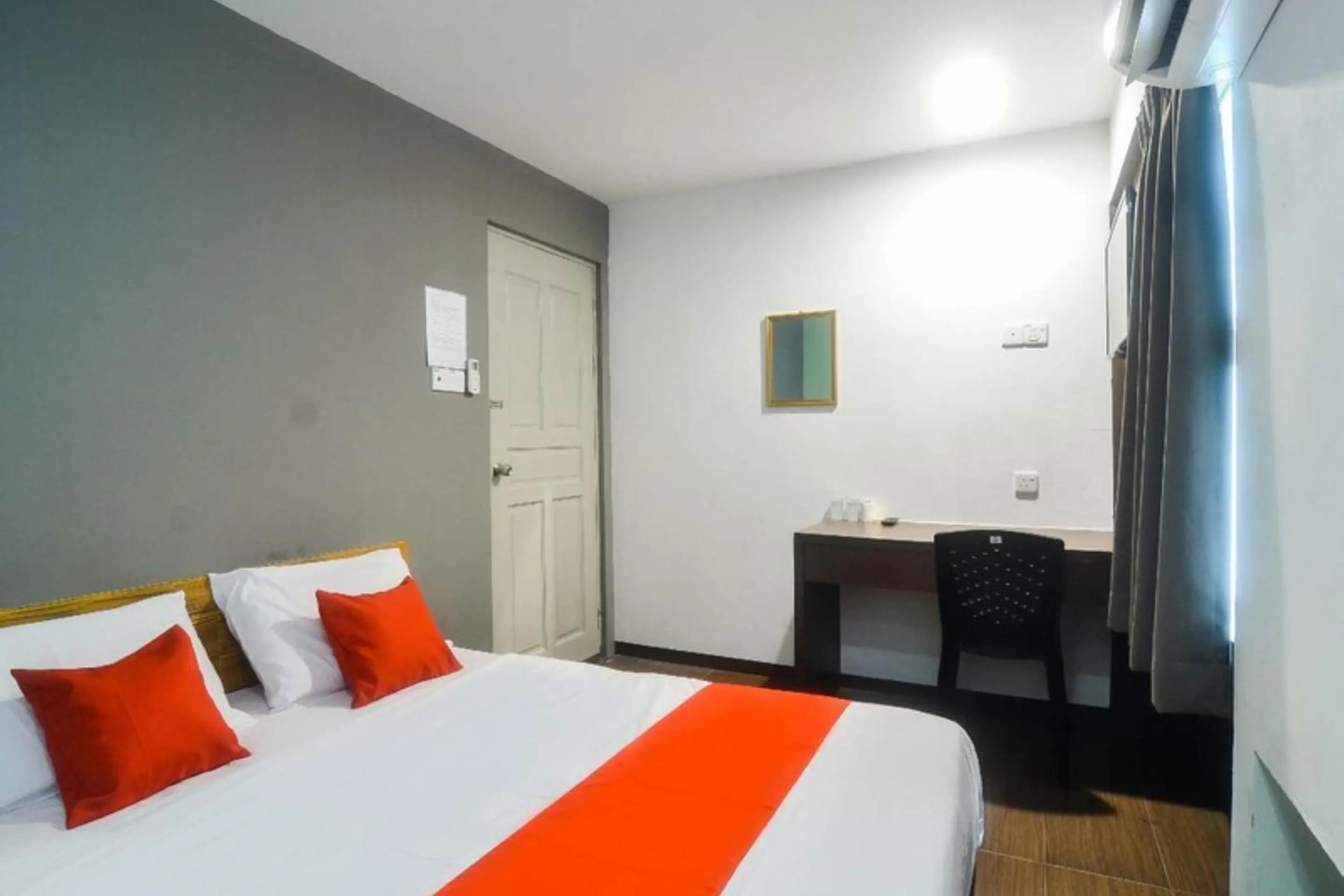 Bedroom in OYO 89465 Golden Lounge