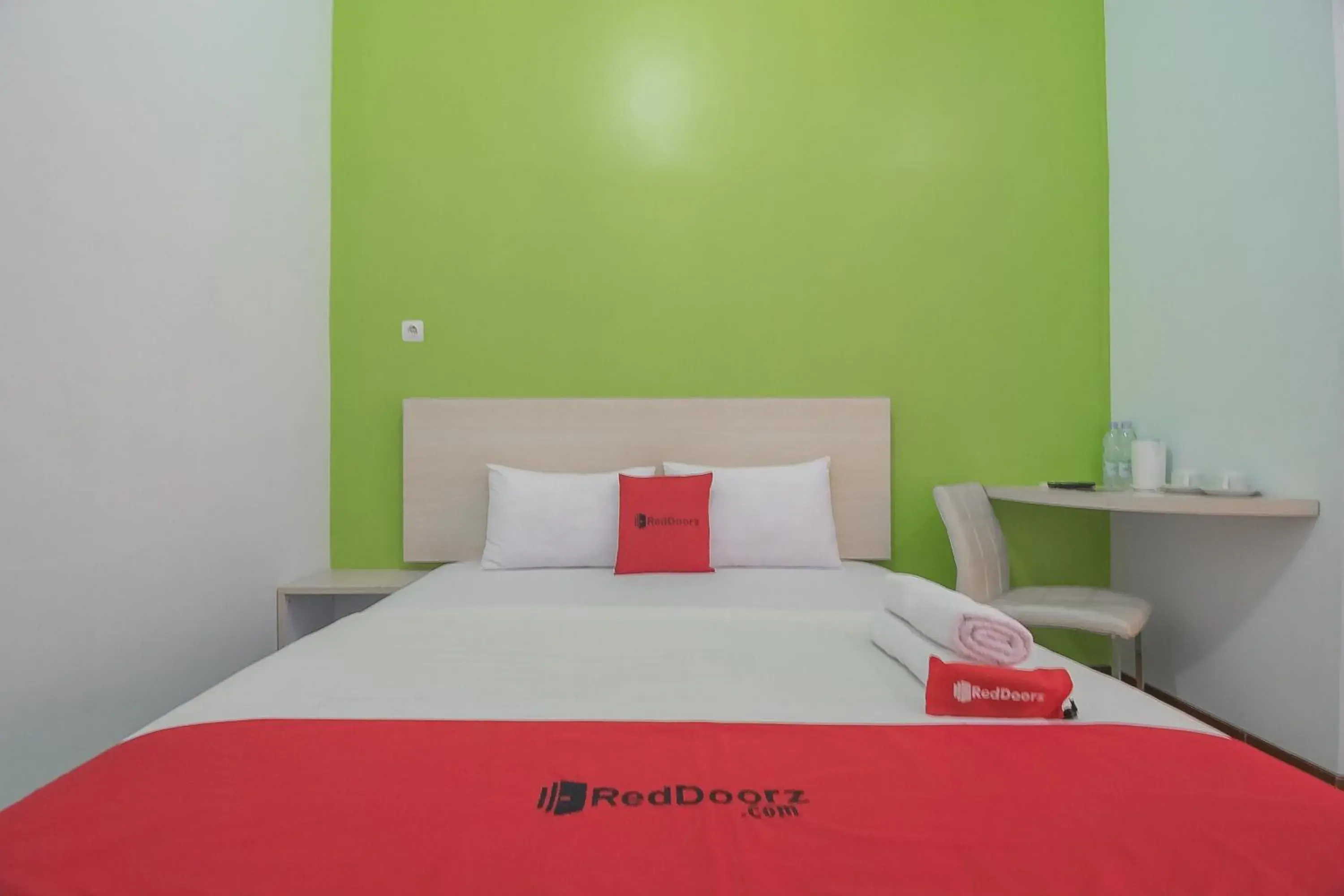 Bedroom in RedDoorz Plus near Alun Alun Kuningan Bedroom in RedDoorz Plus near Alun Alun Kuningan