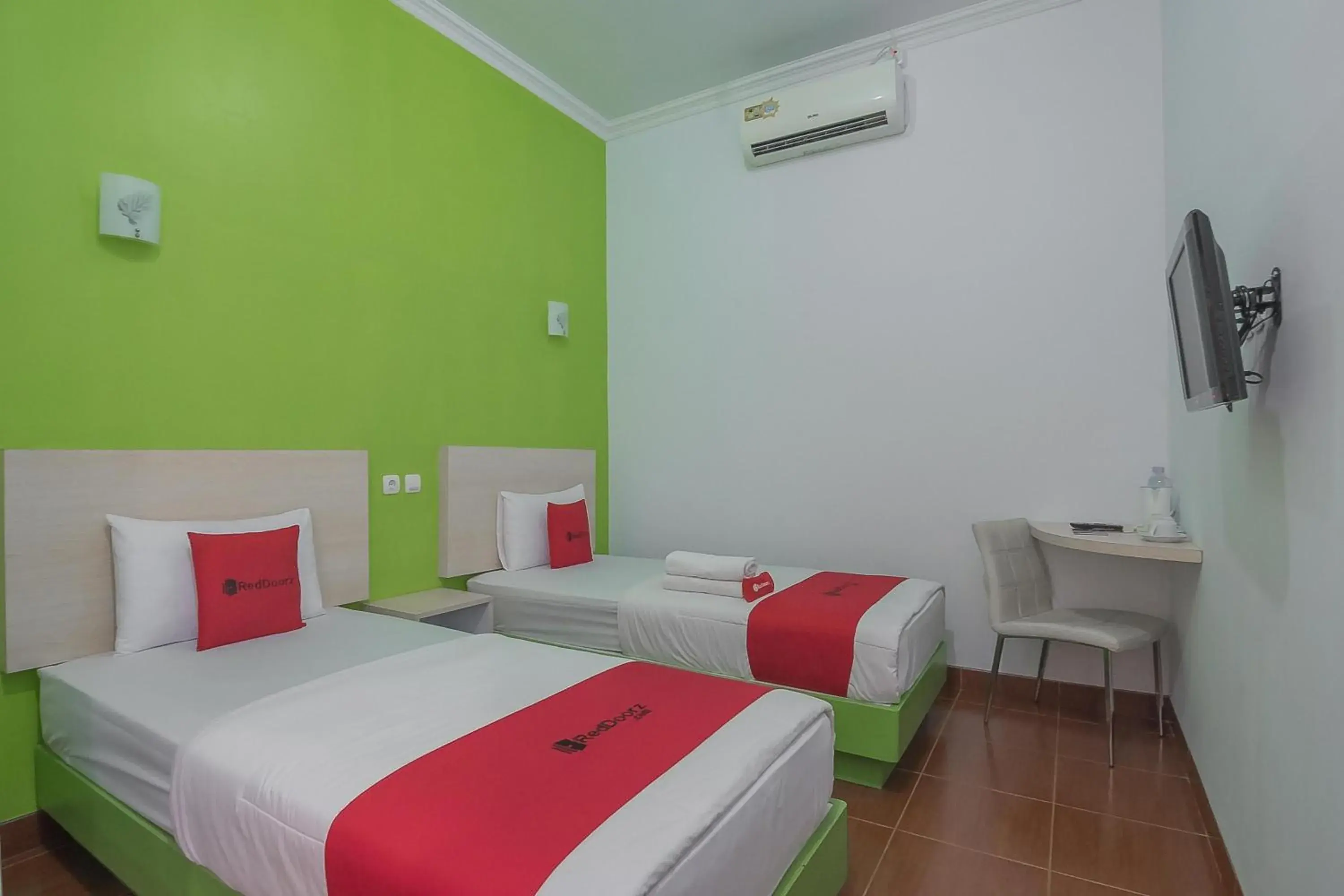 Bedroom, Bed in RedDoorz Plus near Alun Alun Kuningan Bedroom, Bed in RedDoorz Plus near Alun Alun Kuningan