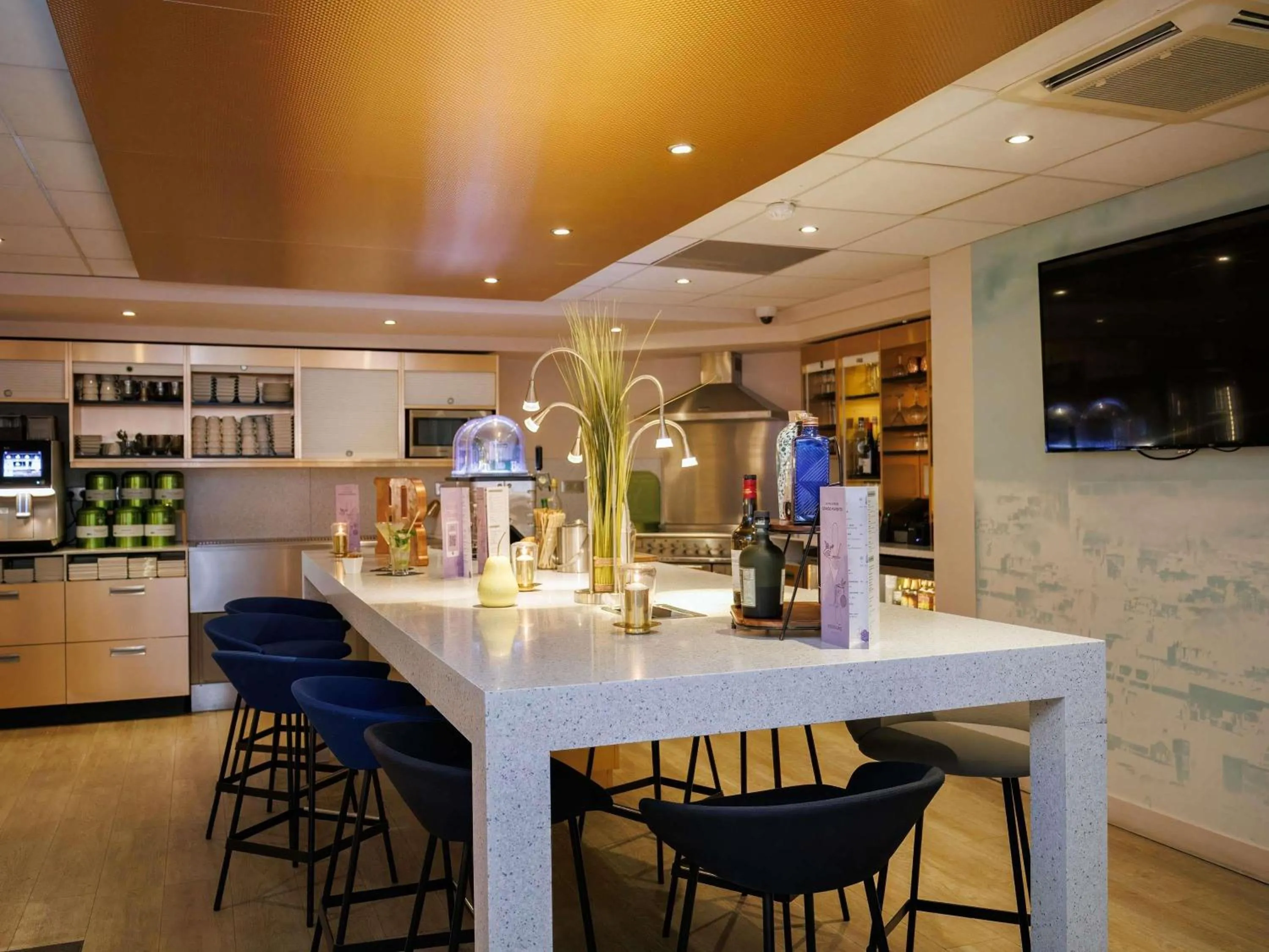 Restaurant/places to eat in Mercure Rouen Centre Cathédrale