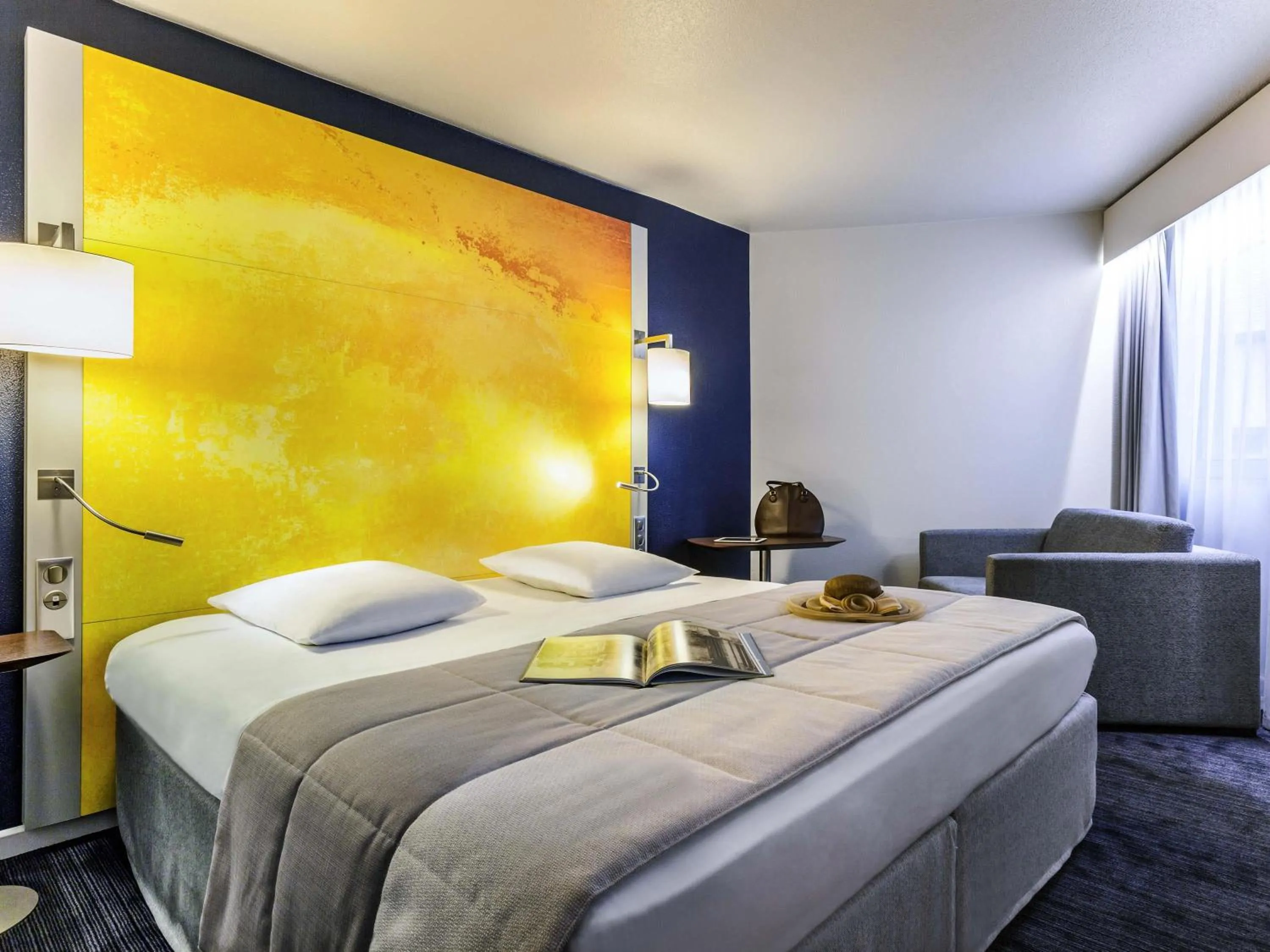 Bedroom, Bed in Mercure Rouen Centre Cathédrale