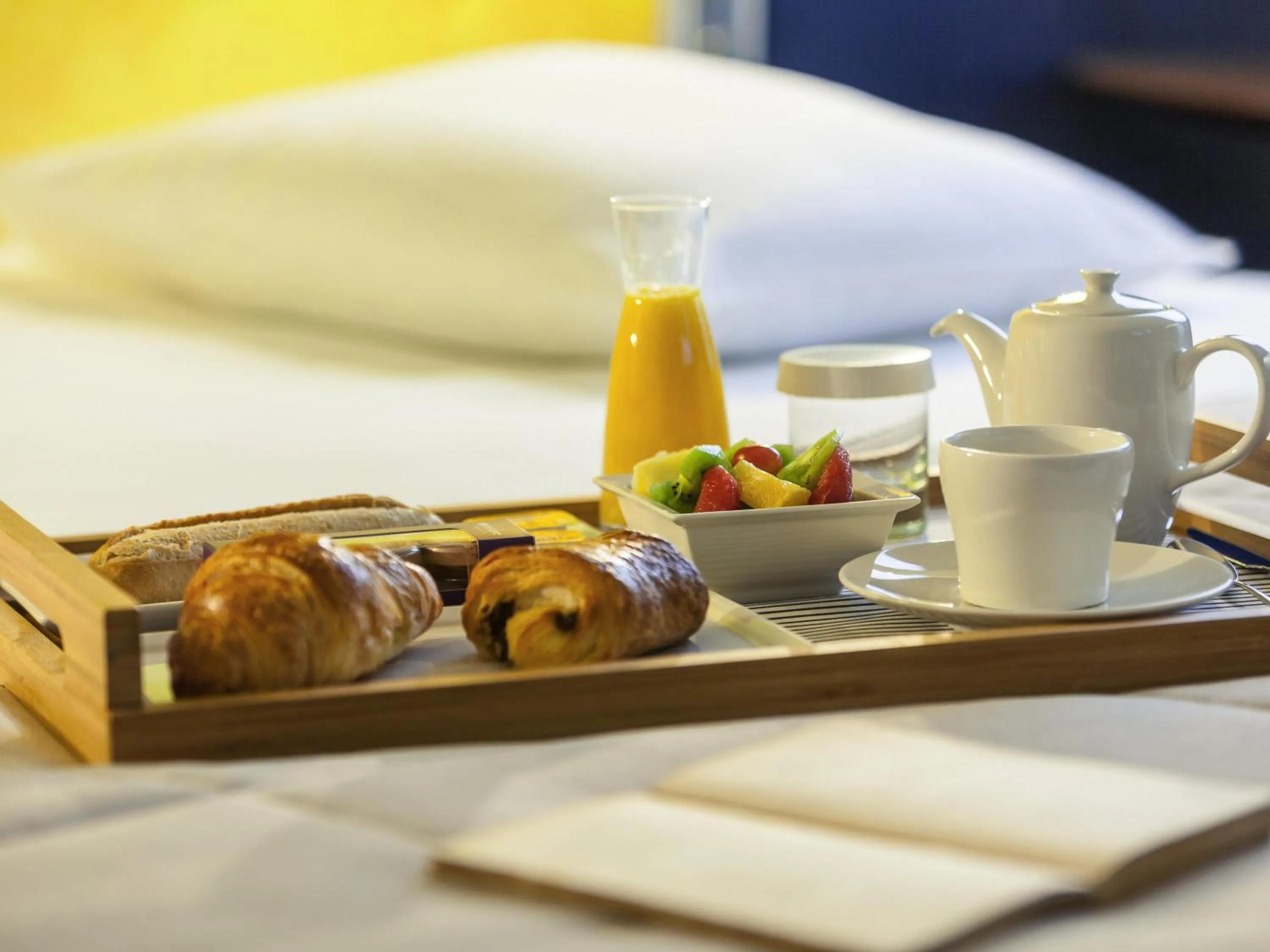 Bedroom, Bed in Mercure Rouen Centre Cathédrale