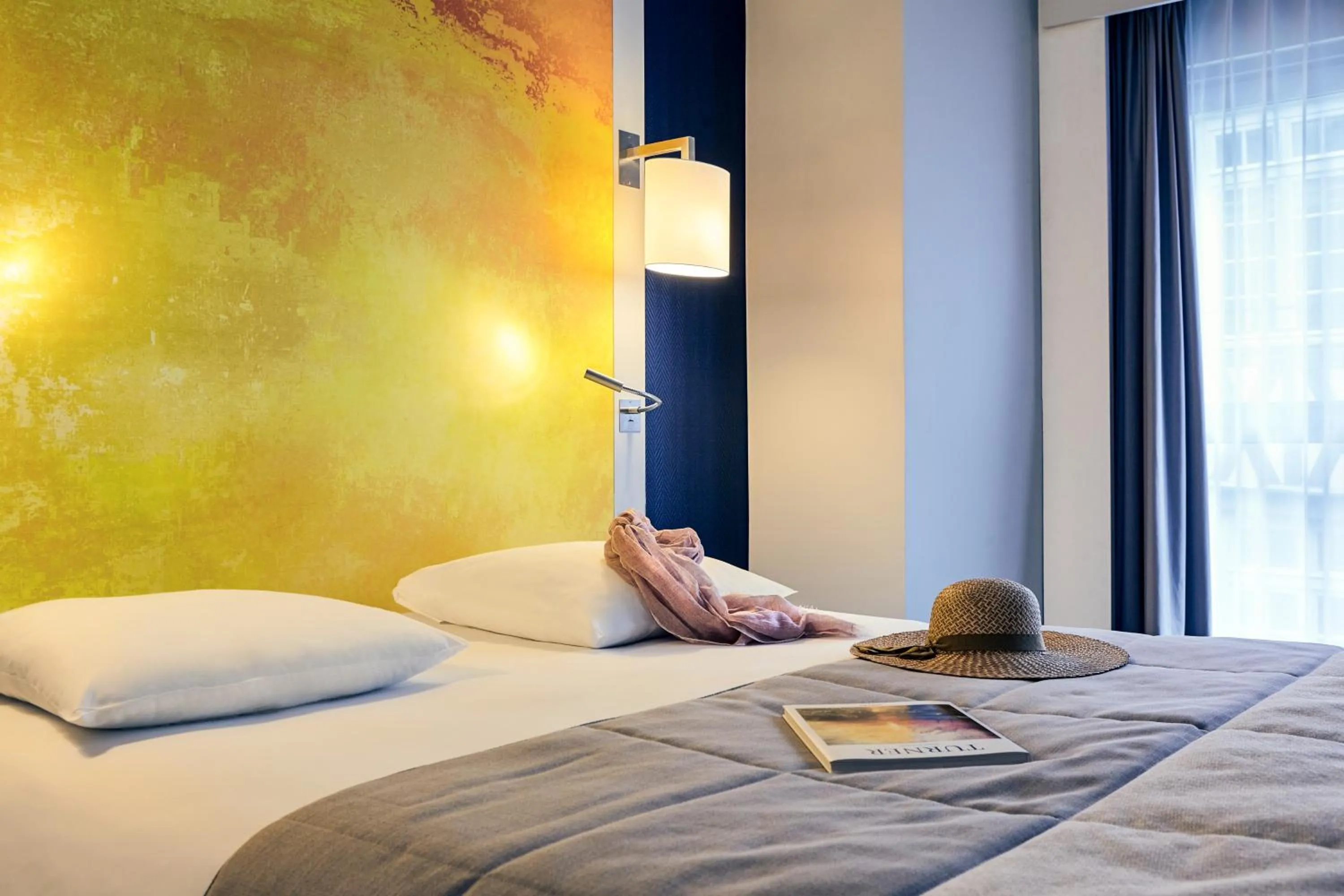 Bedroom, Bed in Mercure Rouen Centre Cathédrale