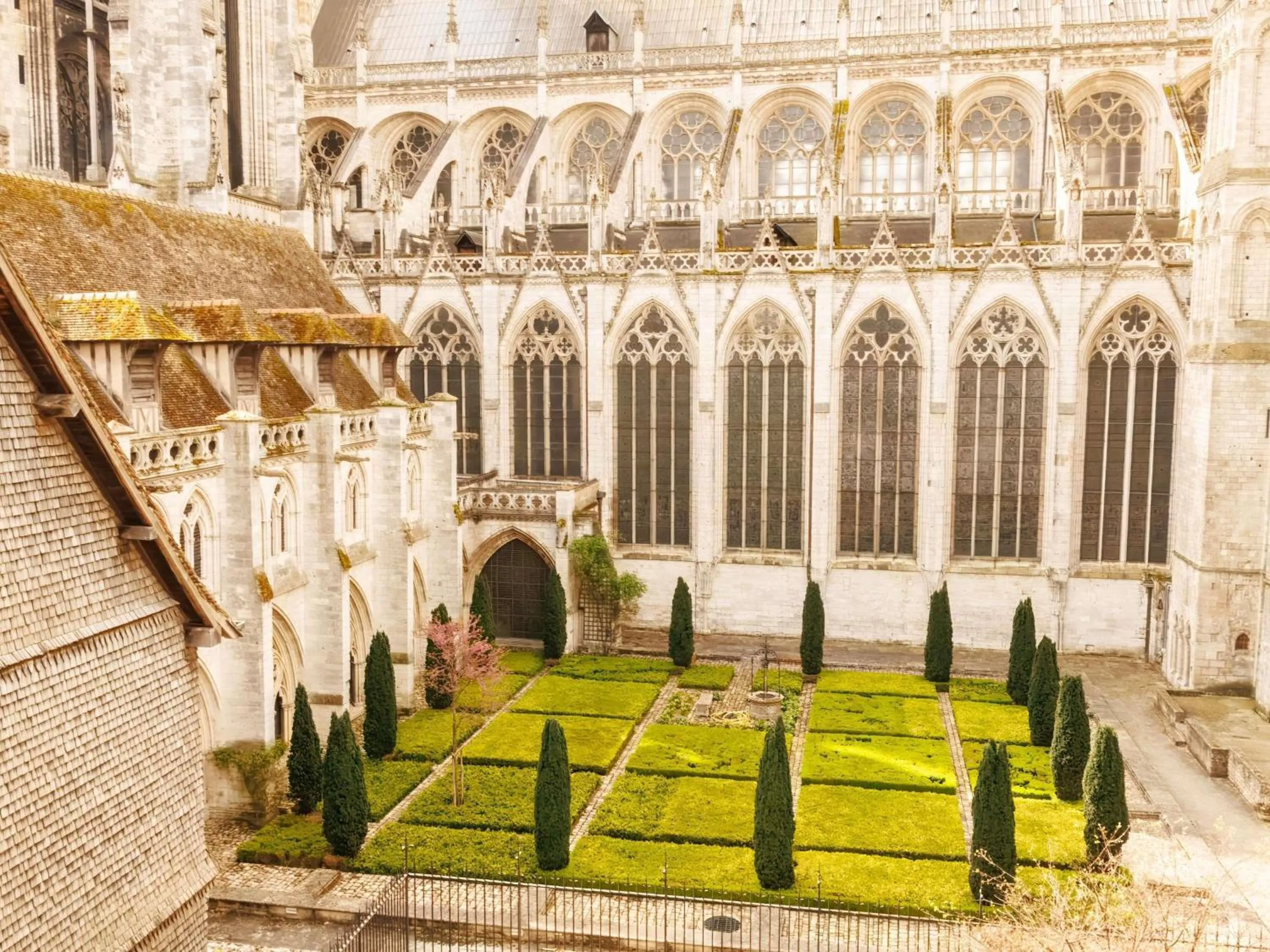 Photo of the whole room in Mercure Rouen Centre Cathédrale