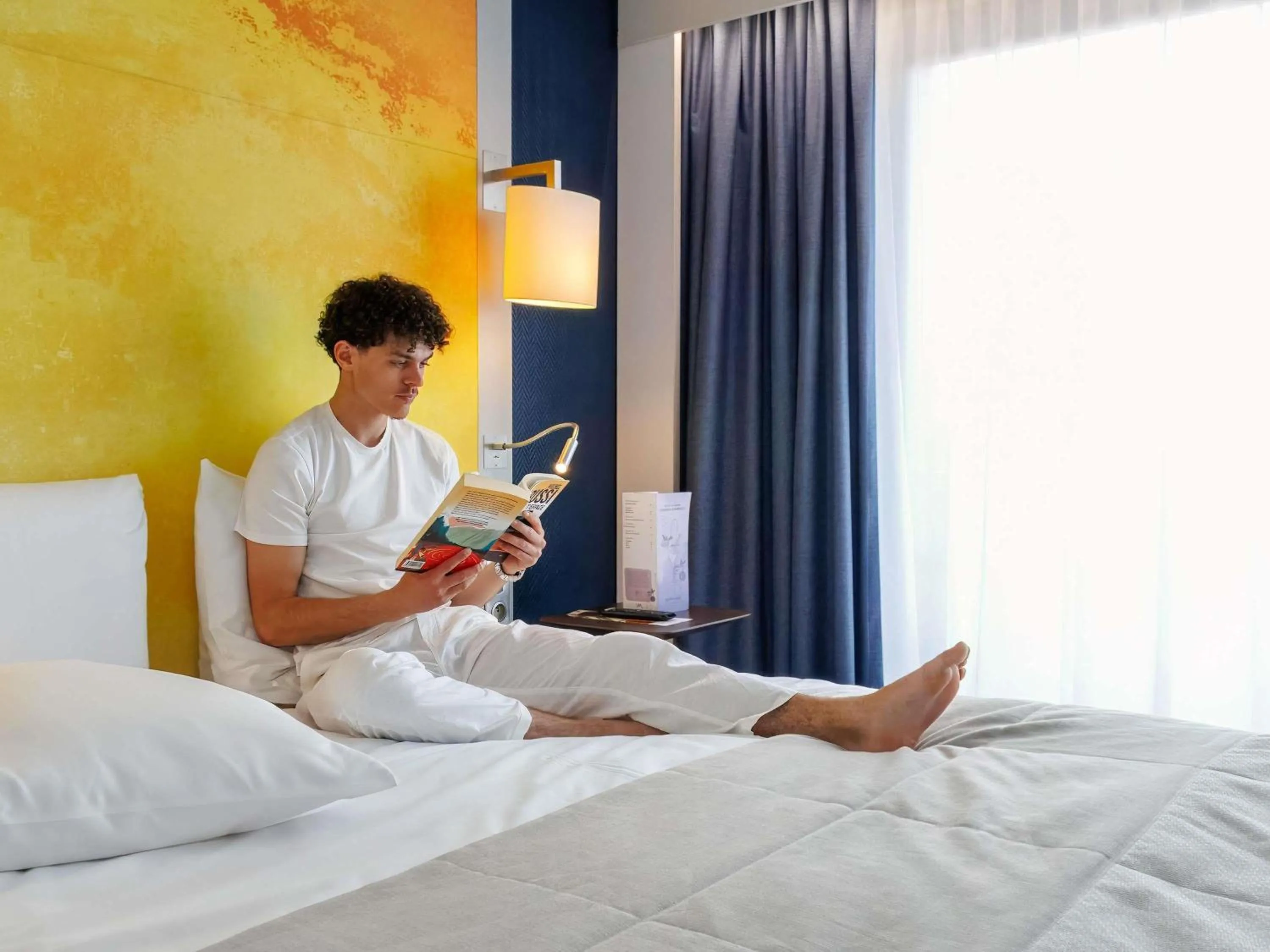 Bedroom, Bed in Mercure Rouen Centre Cathédrale