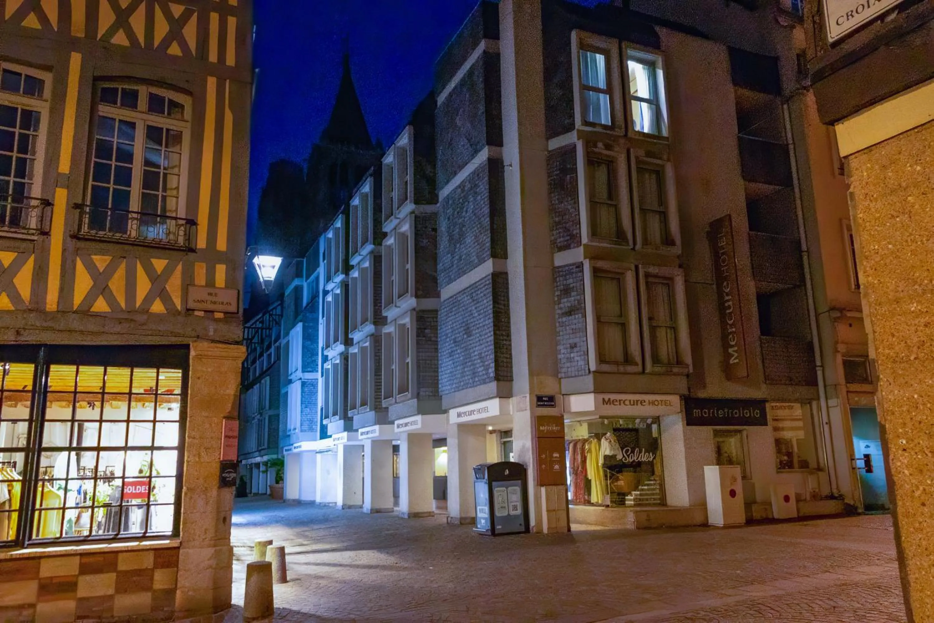Property building in Mercure Rouen Centre Cathédrale