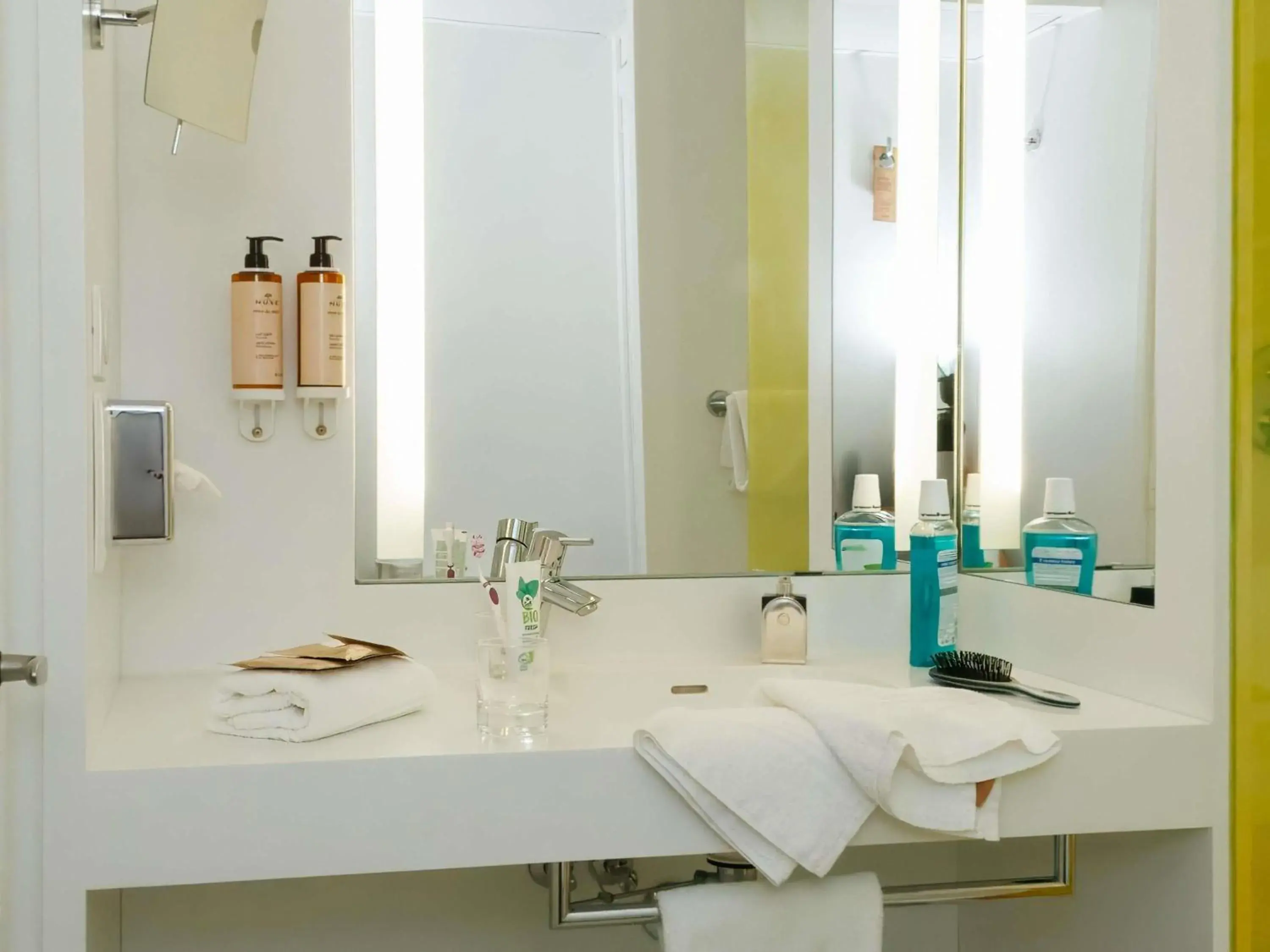 Bedroom in Mercure Rouen Centre Cathédrale Bedroom in Mercure Rouen Centre Cathédrale