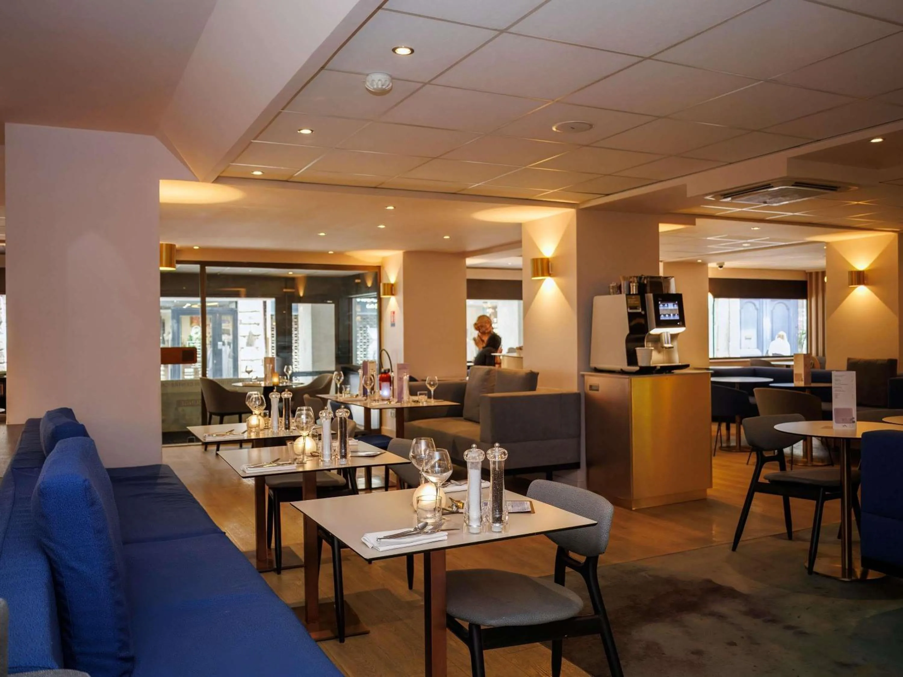 Restaurant/places to eat in Mercure Rouen Centre Cathédrale