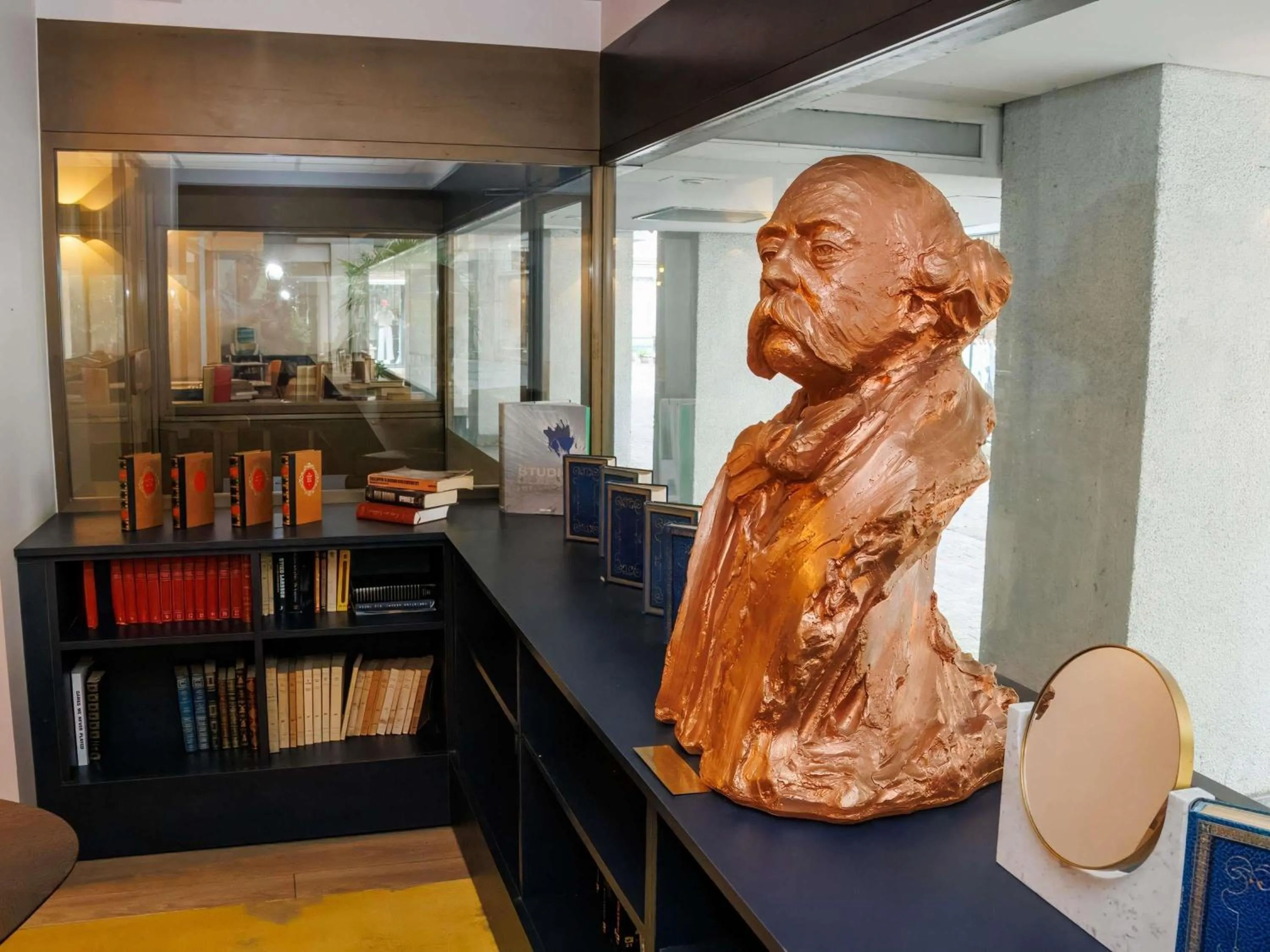 Lounge or bar in Mercure Rouen Centre Cathédrale