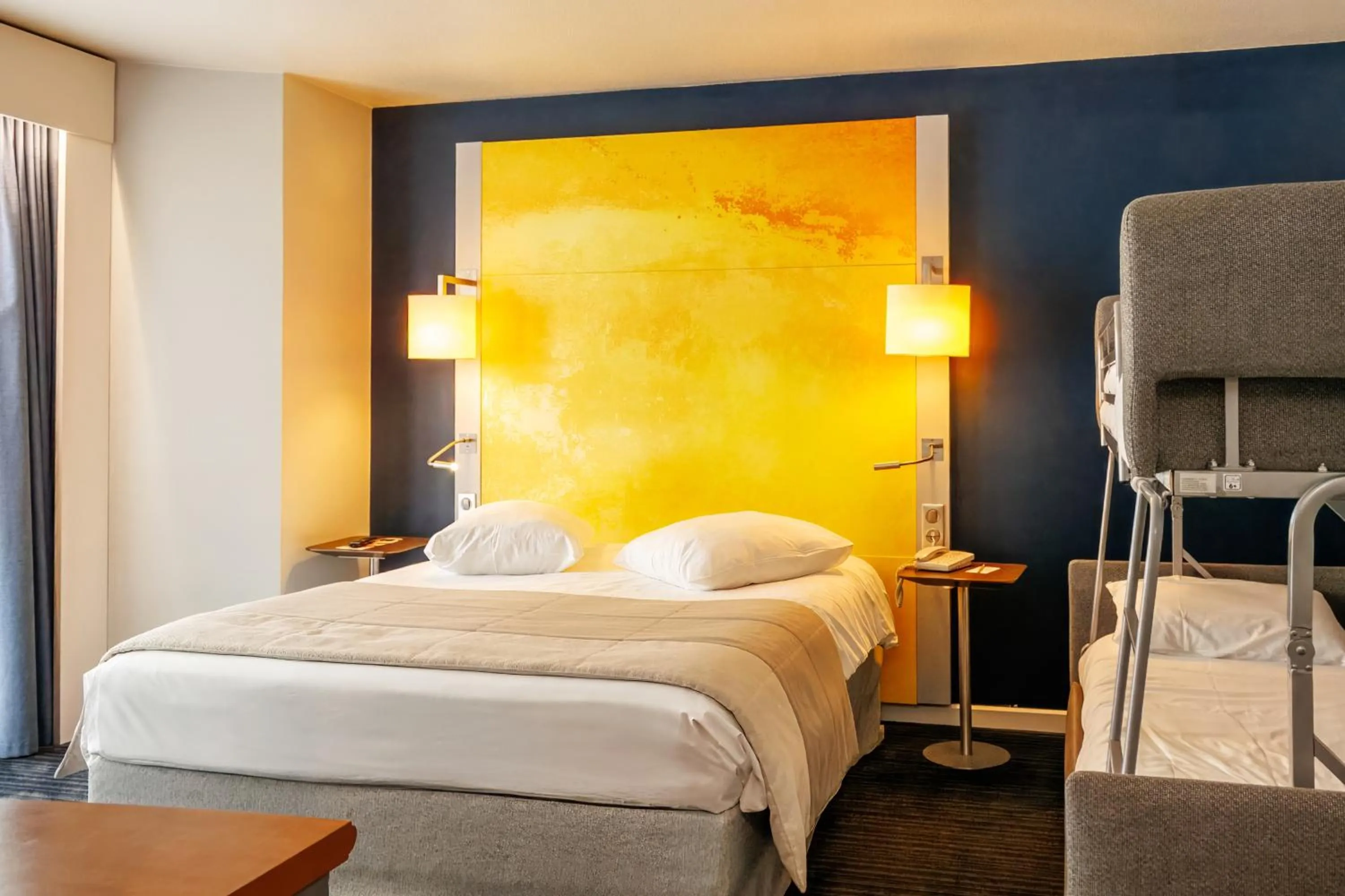 Bedroom, Bed in Mercure Rouen Centre Cathédrale