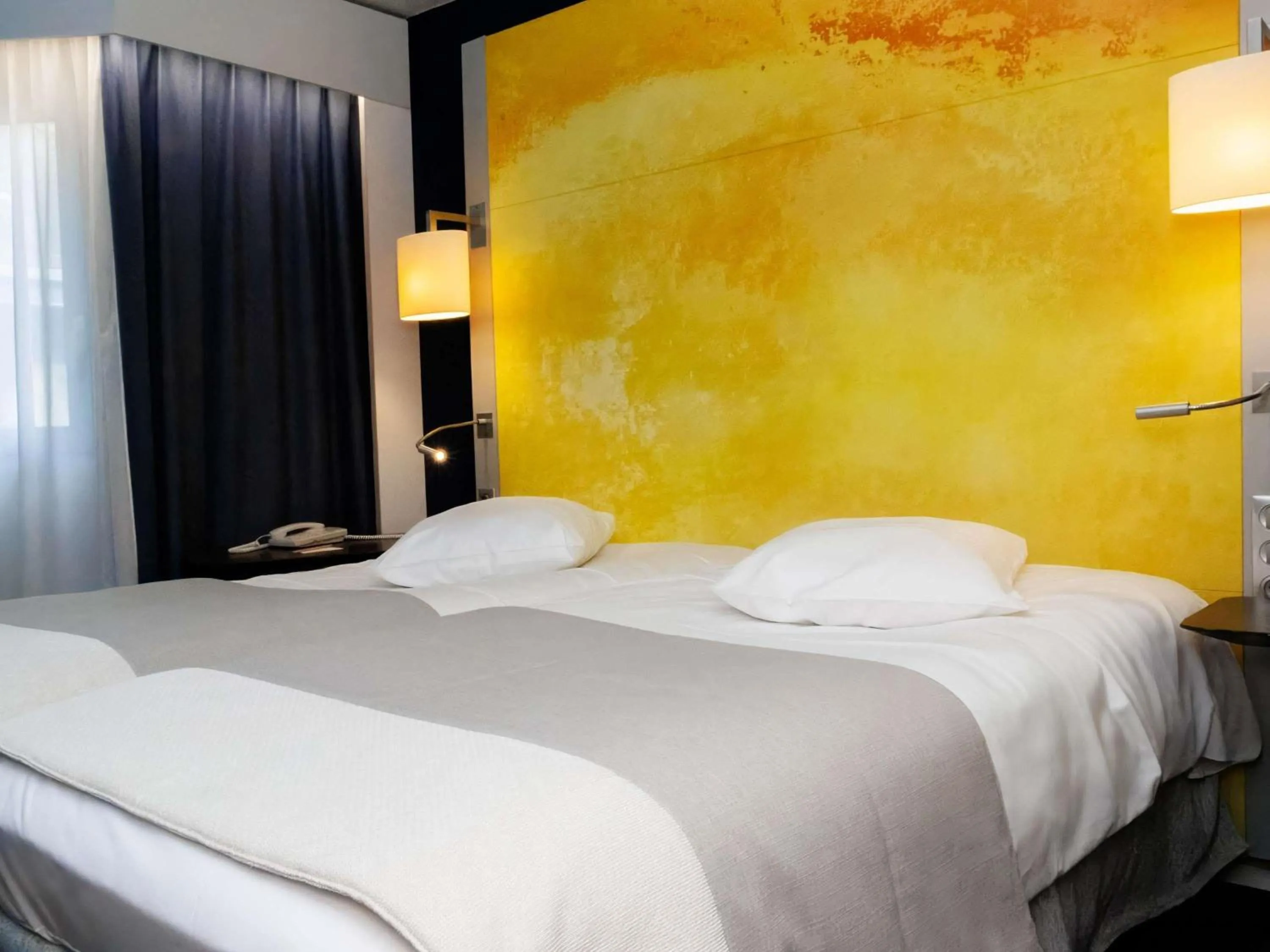 Bedroom, Bed in Mercure Rouen Centre Cathédrale