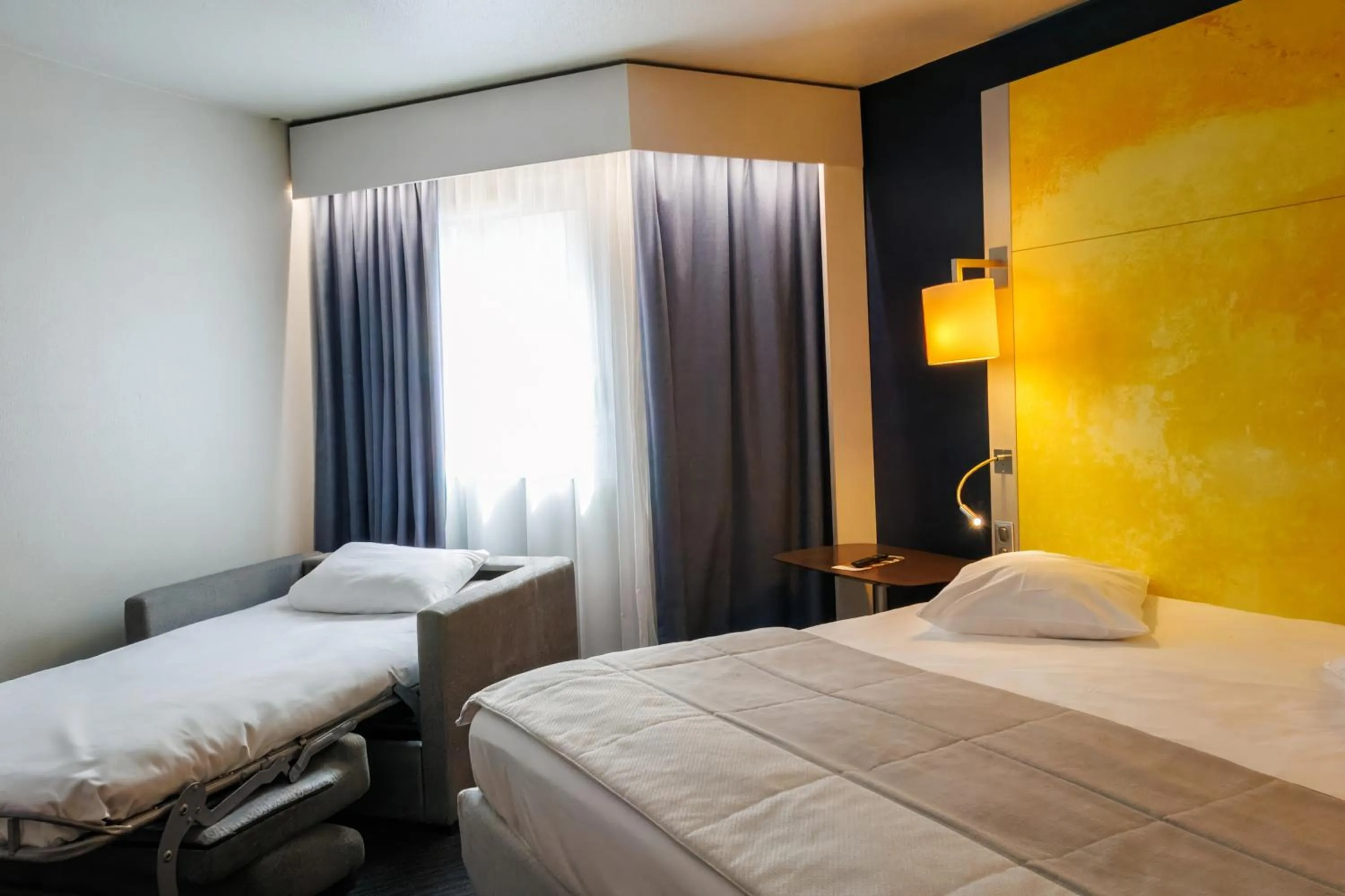 Bedroom, Bed in Mercure Rouen Centre Cathédrale