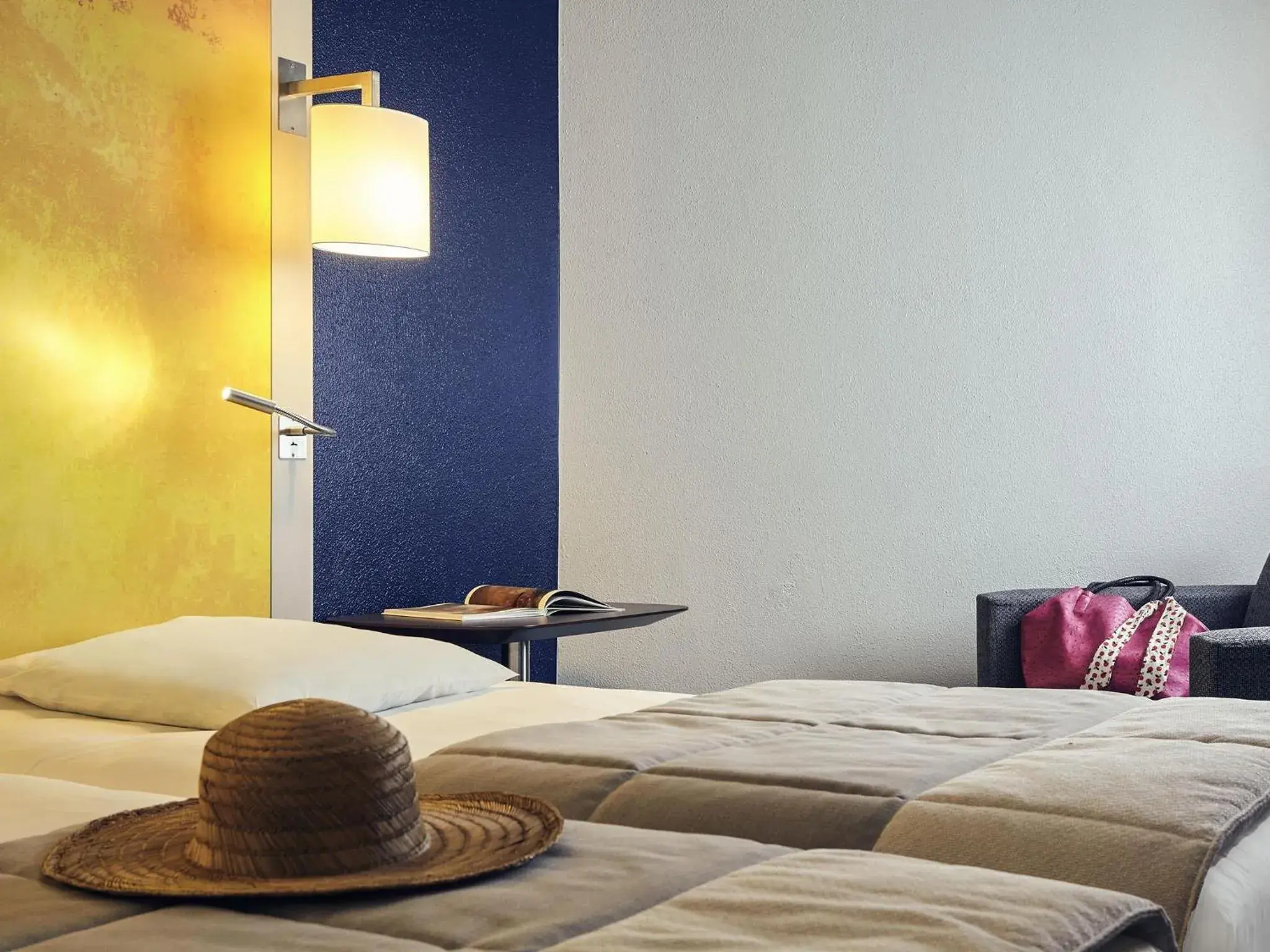 Bedroom, Bed in Mercure Rouen Centre Cathédrale Bedroom, Bed in Mercure Rouen Centre Cathédrale