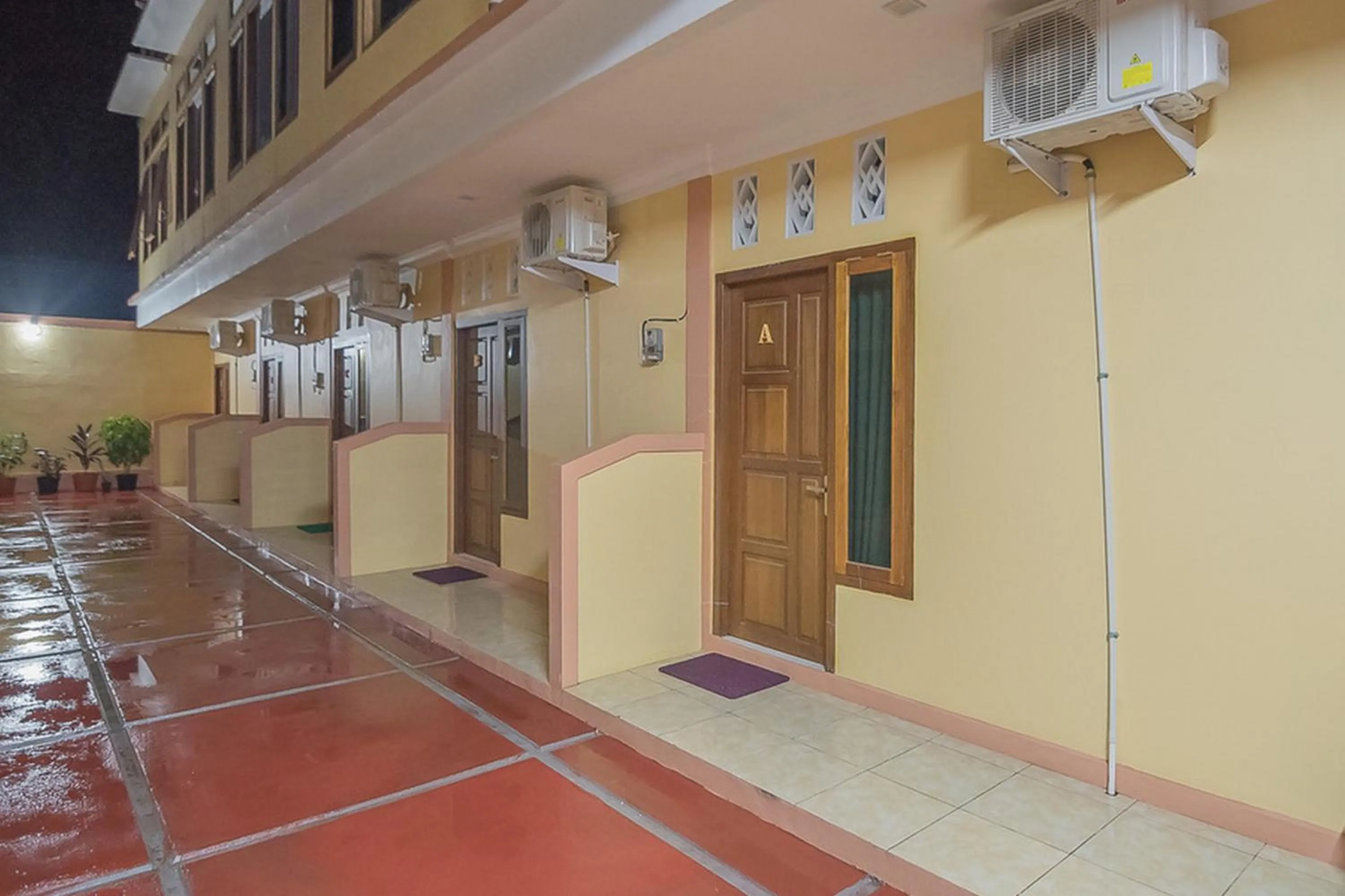 Facade/entrance in RedDoorz near RSUD Dr Abdul Aziz Singkawang