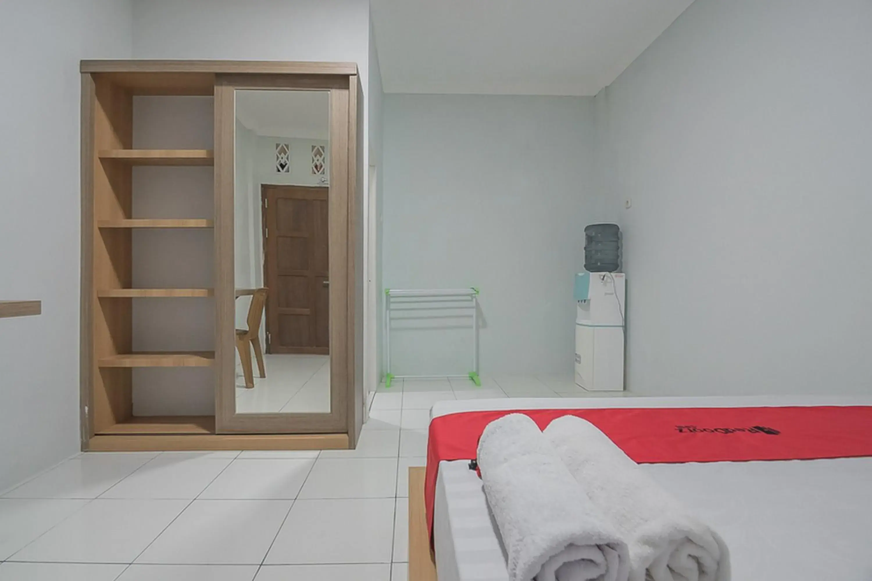 Bedroom, Bed in RedDoorz near RSUD Dr Abdul Aziz Singkawang Bedroom, Bed in RedDoorz near RSUD Dr Abdul Aziz Singkawang