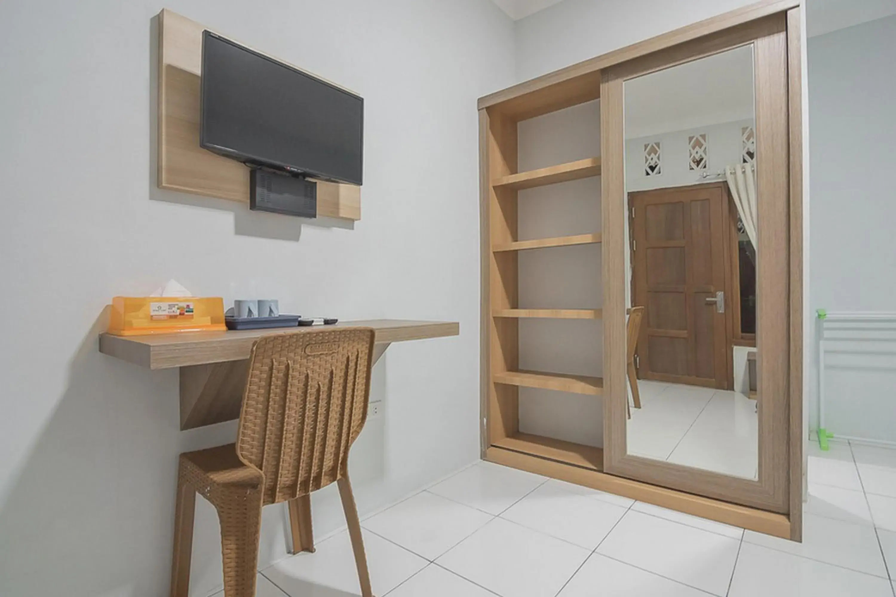 Asian breakfast in RedDoorz near RSUD Dr Abdul Aziz Singkawang Asian breakfast in RedDoorz near RSUD Dr Abdul Aziz Singkawang