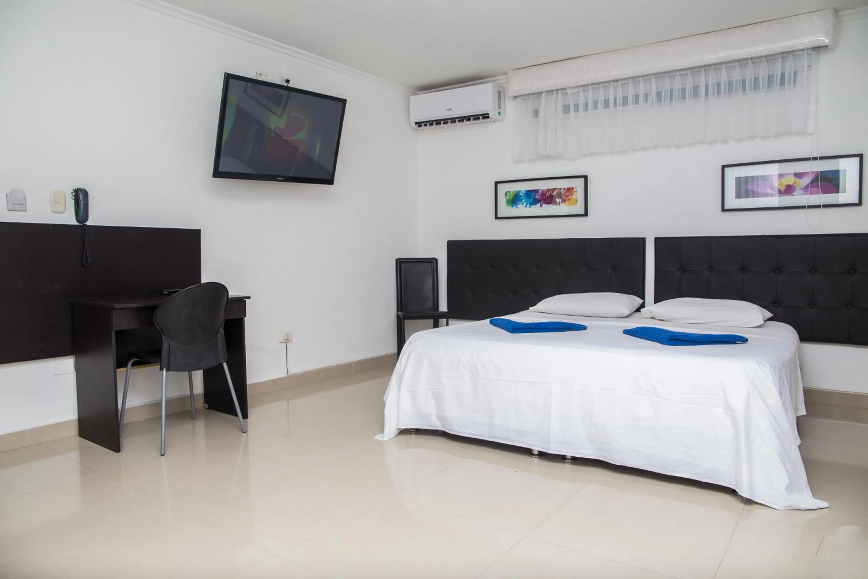 Swimming pool, Bed in Hotel Rodadero Real