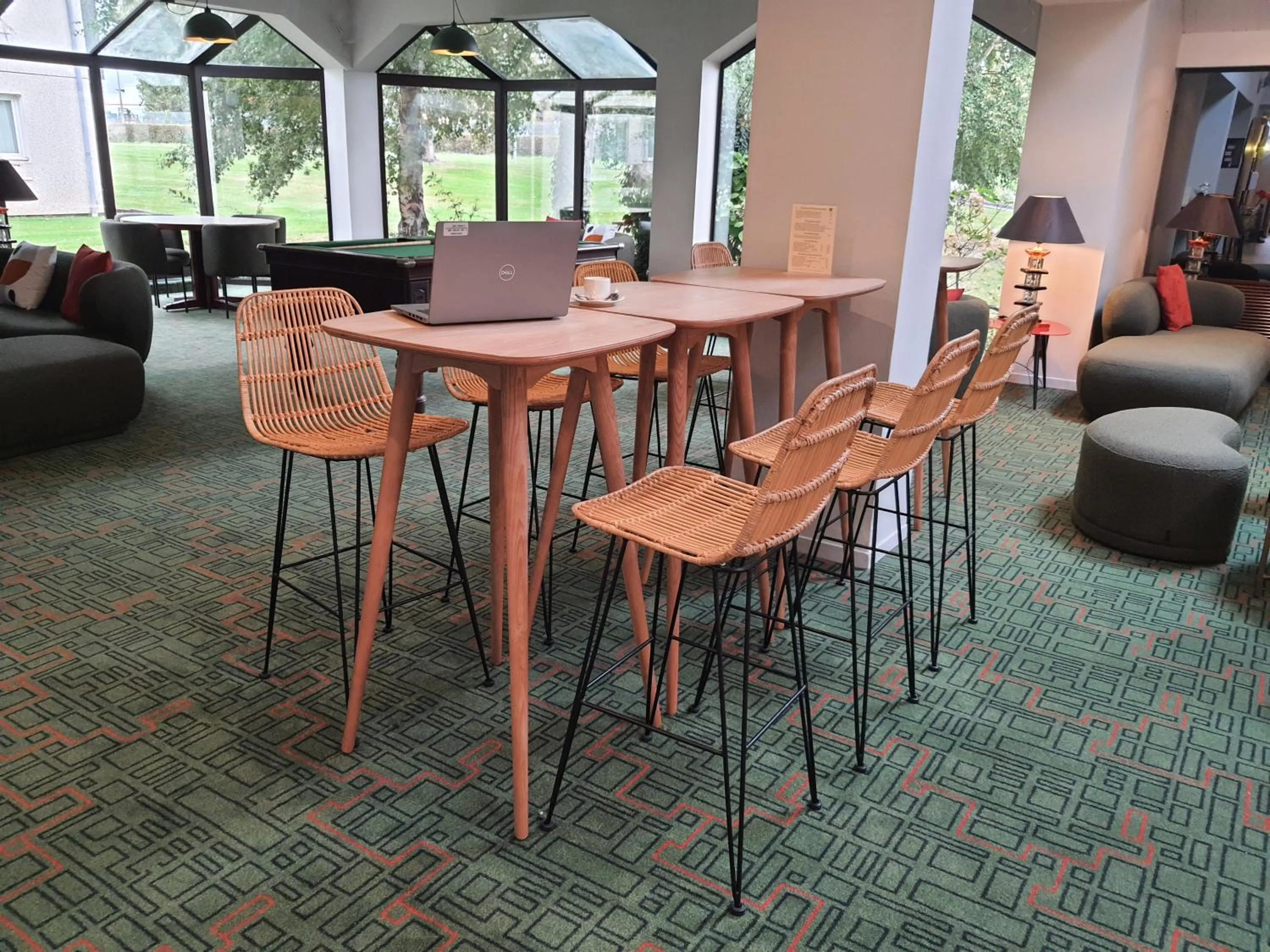 Lounge or bar in Ibis Styles Lisieux Normandie