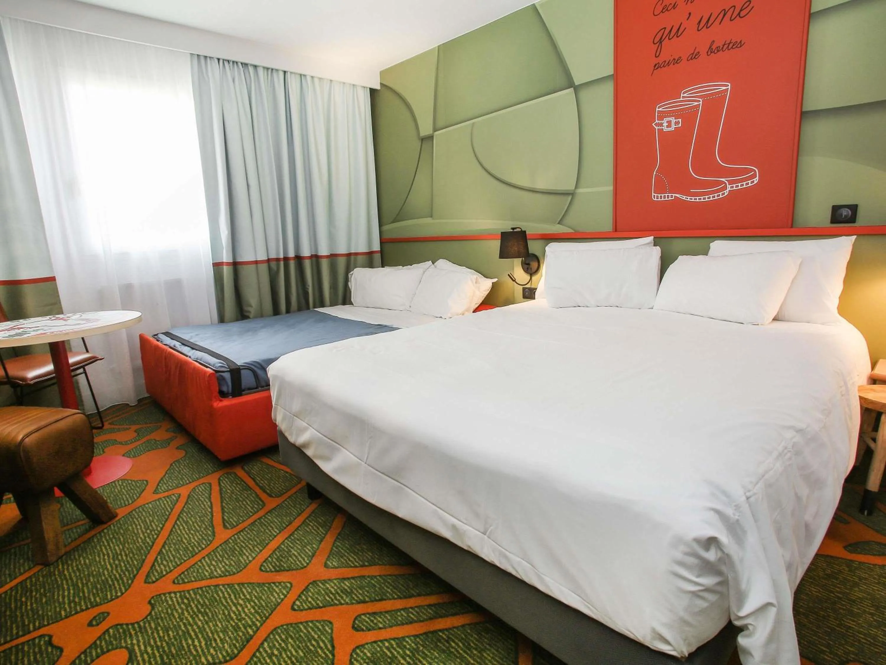 Bedroom, Bed in Ibis Styles Lisieux Normandie
