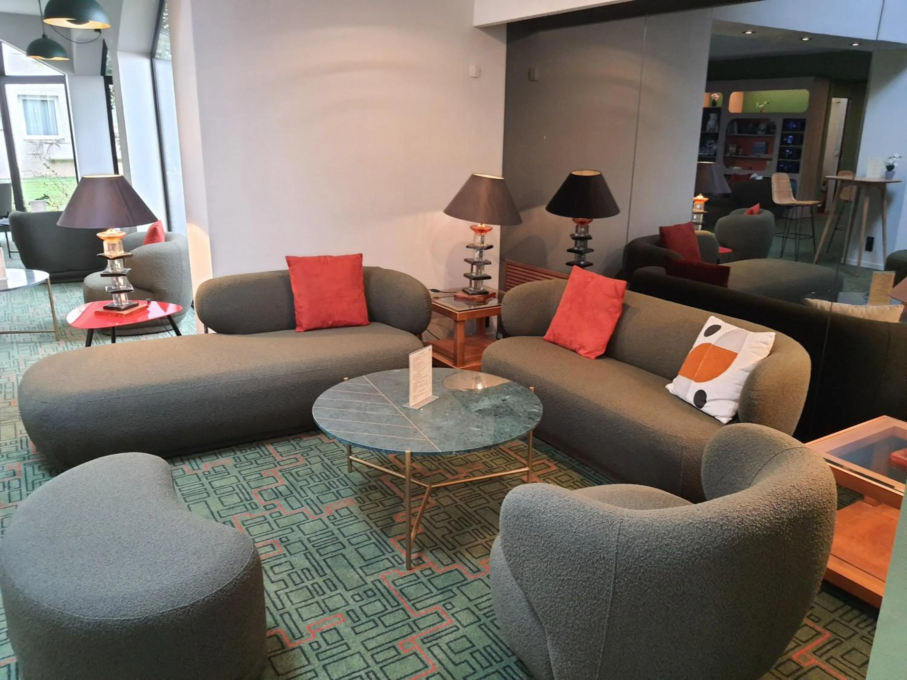 Lounge or bar in Ibis Styles Lisieux Normandie