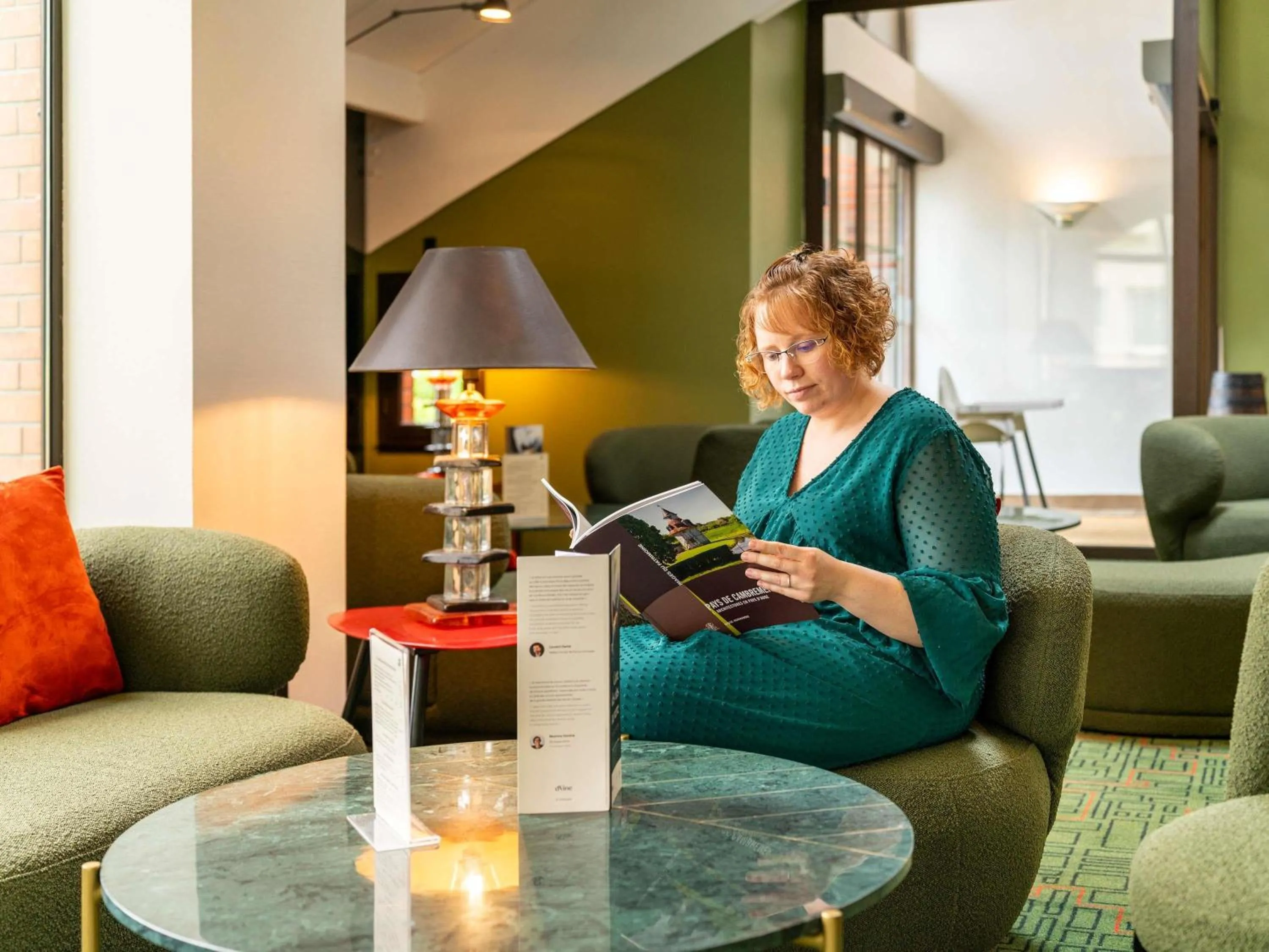 Lounge or bar in Ibis Styles Lisieux Normandie