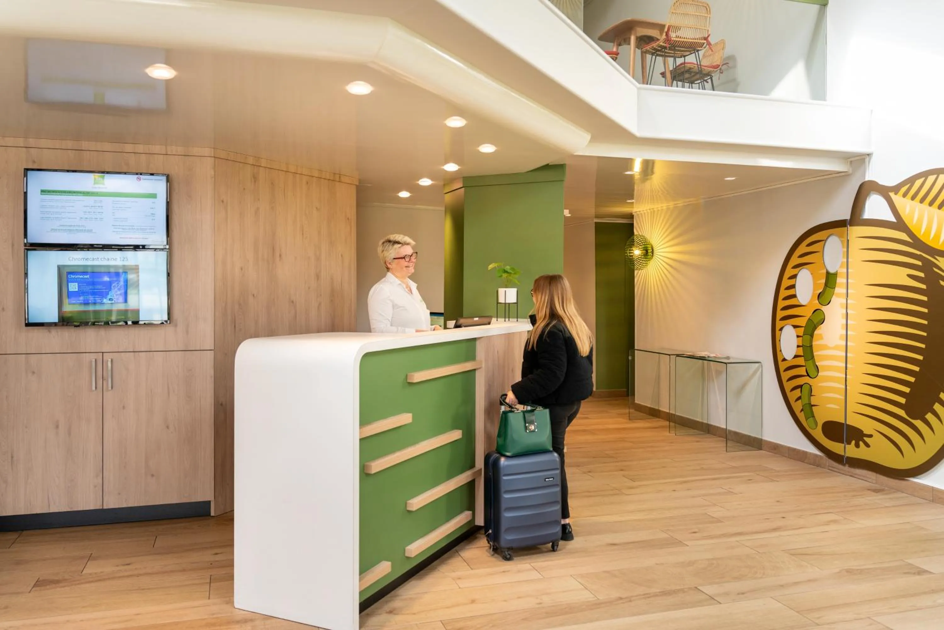 Lobby or reception in Ibis Styles Lisieux Normandie