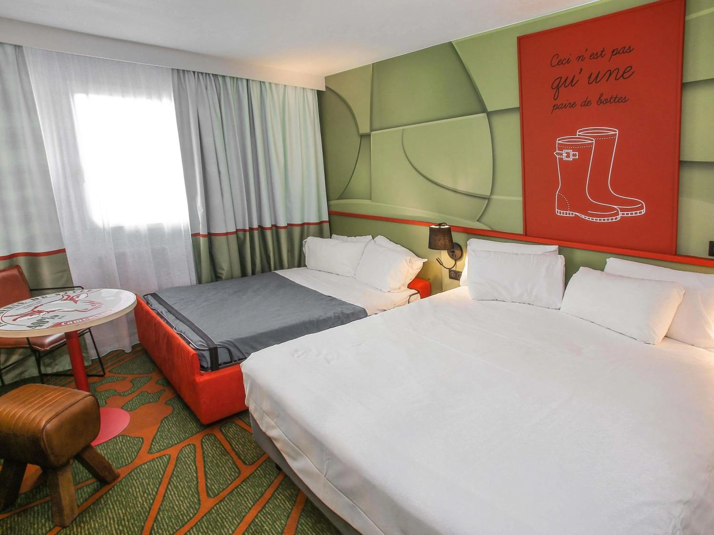 Bedroom, Bed in Ibis Styles Lisieux Normandie
