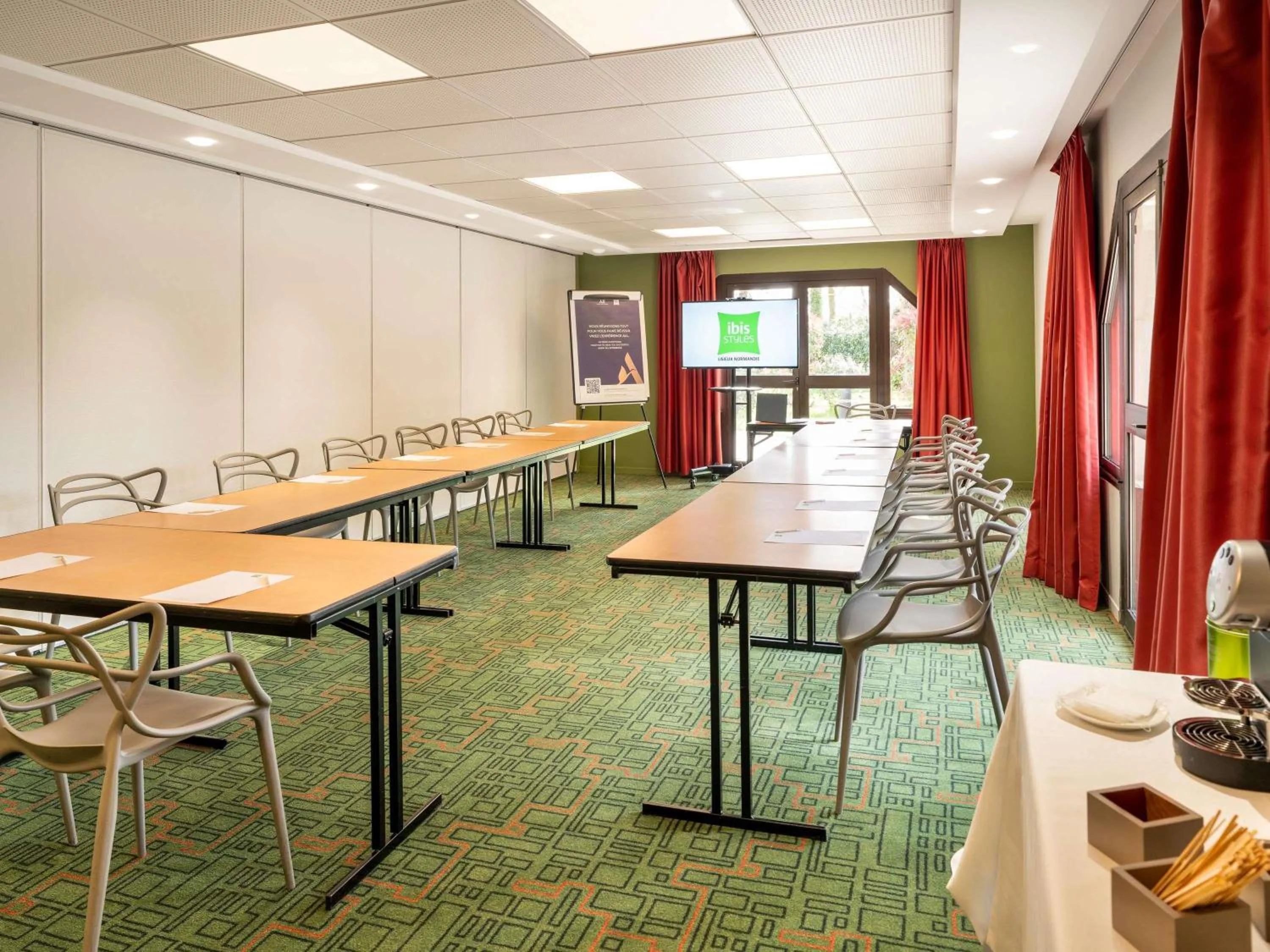 Meeting/conference room in Ibis Styles Lisieux Normandie