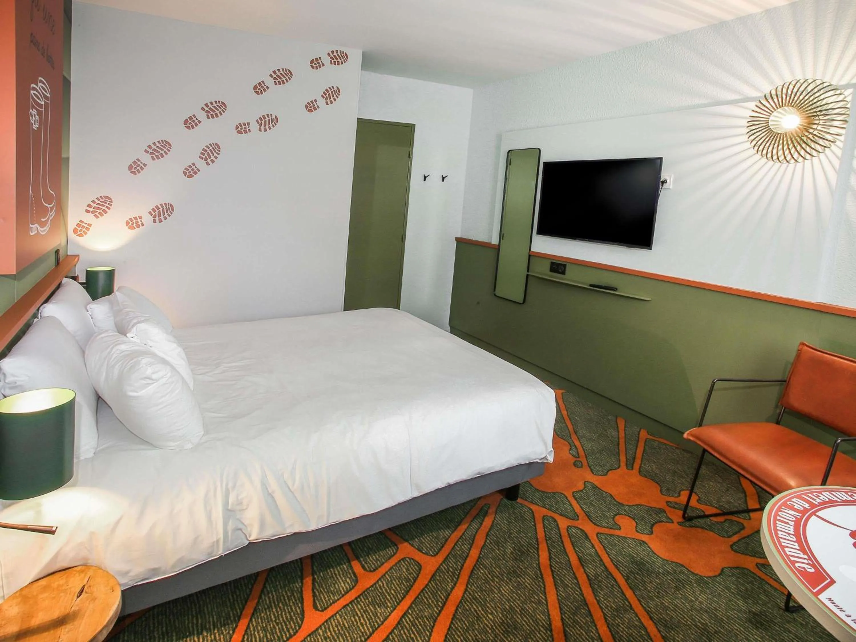 Bedroom, Bed in Ibis Styles Lisieux Normandie