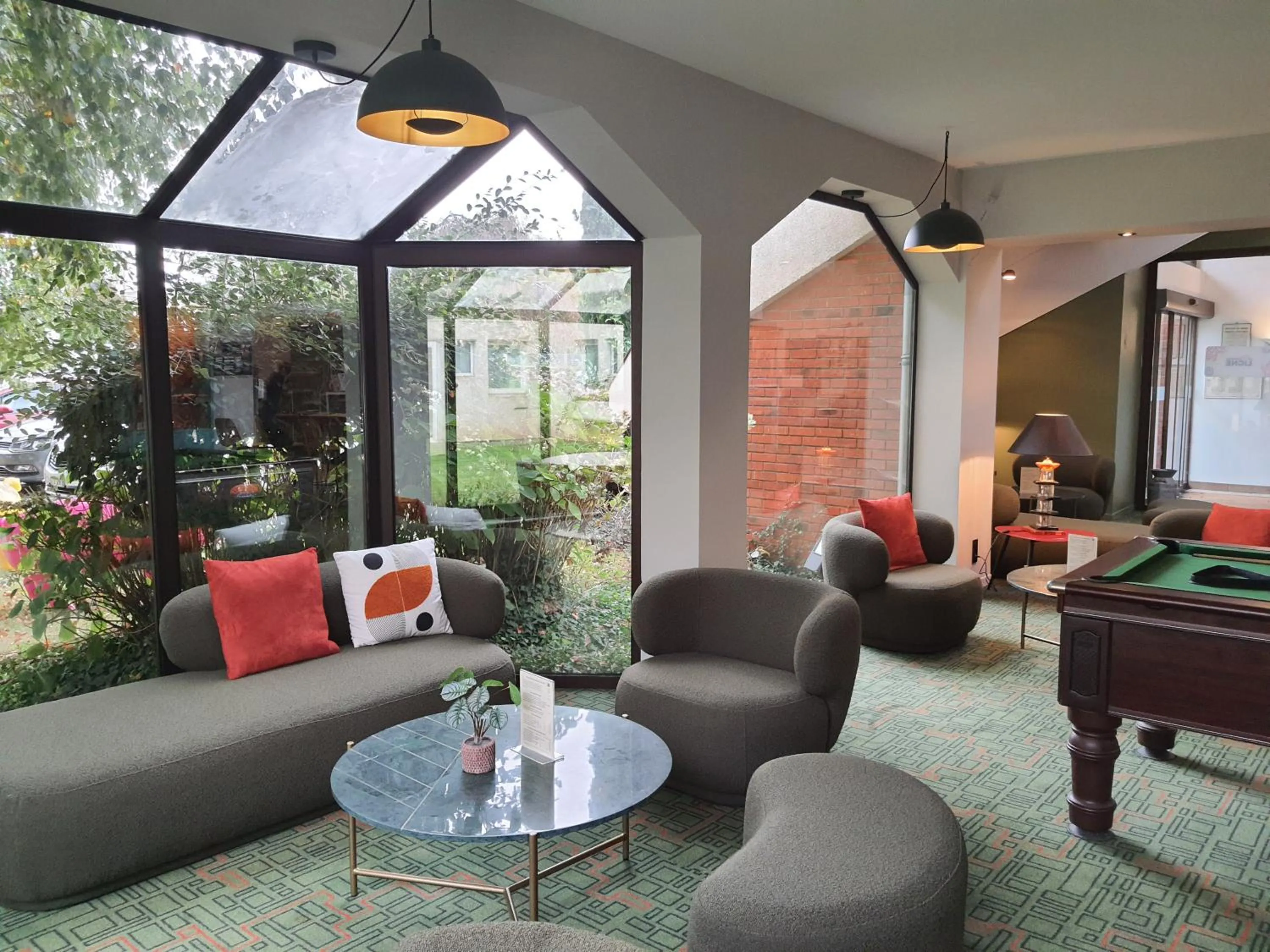 Lounge or bar in Ibis Styles Lisieux Normandie