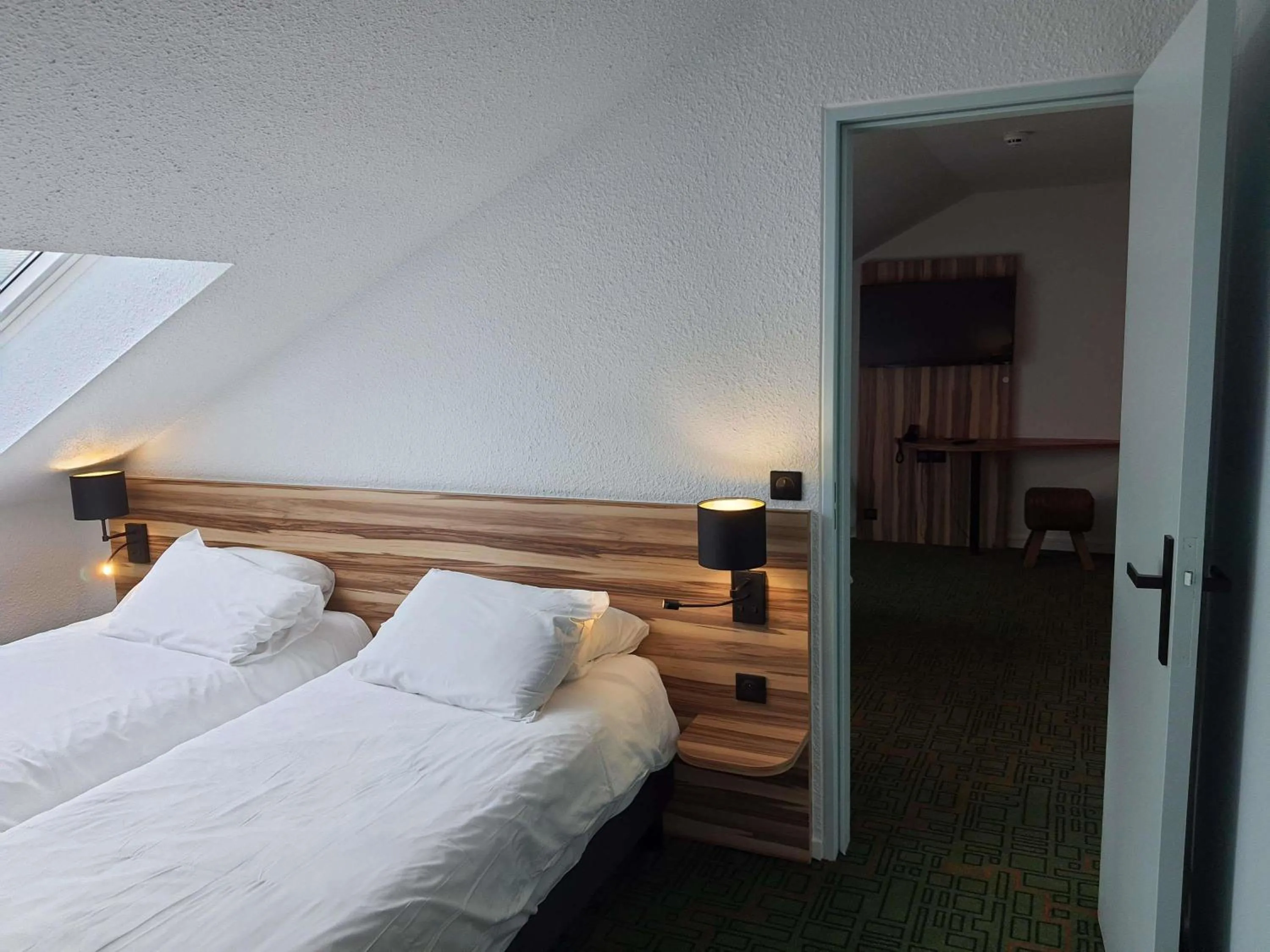 Bedroom, Bed in Ibis Styles Lisieux Normandie