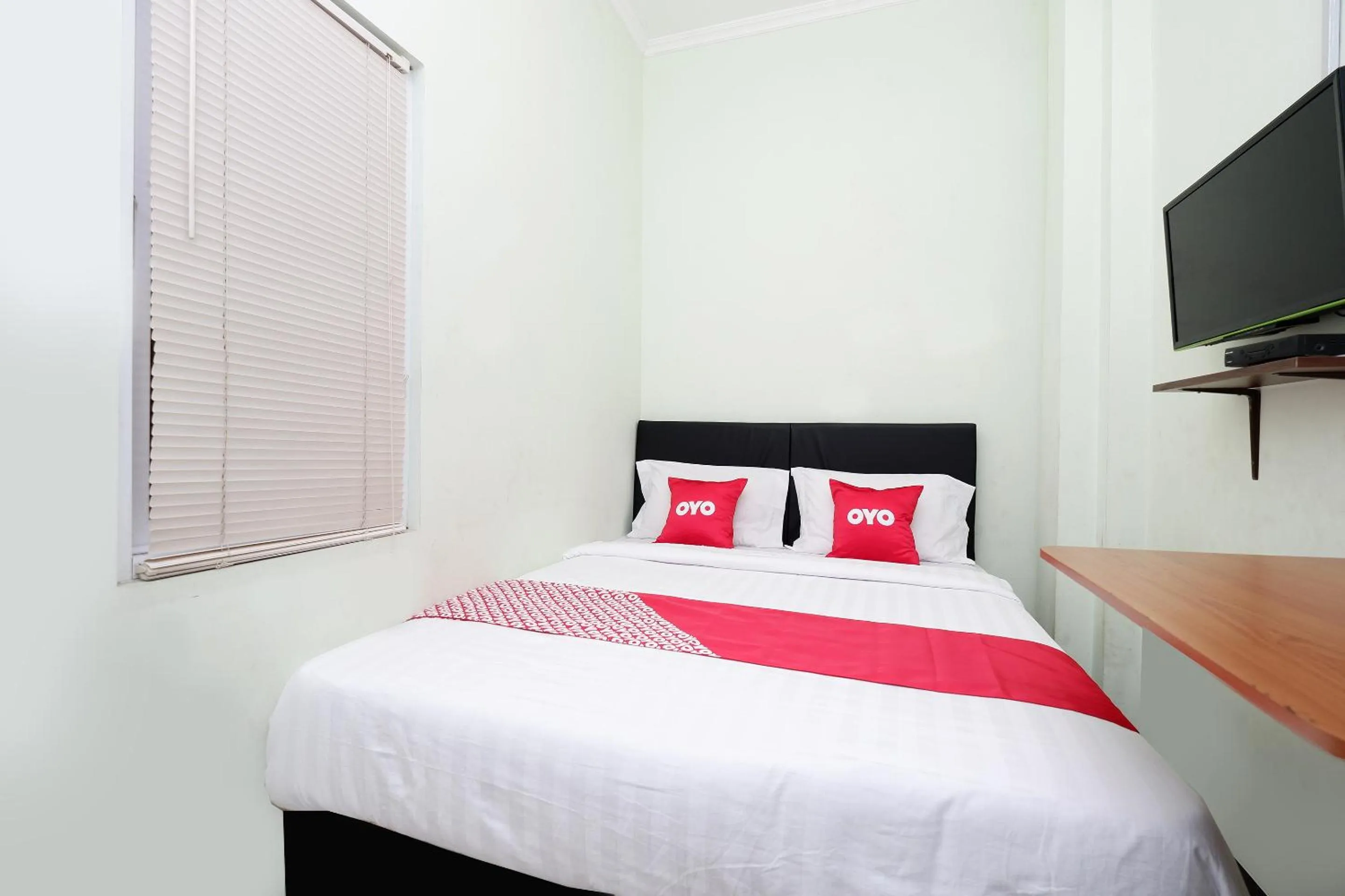 Bedroom in OYO 1815 Gatsu Residence