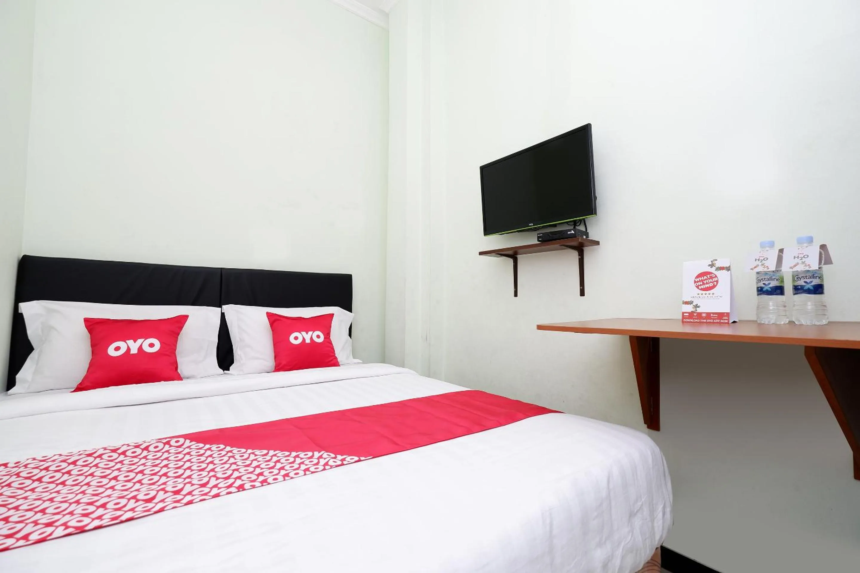 Bedroom, TV/Entertainment Center in OYO 1815 Gatsu Residence