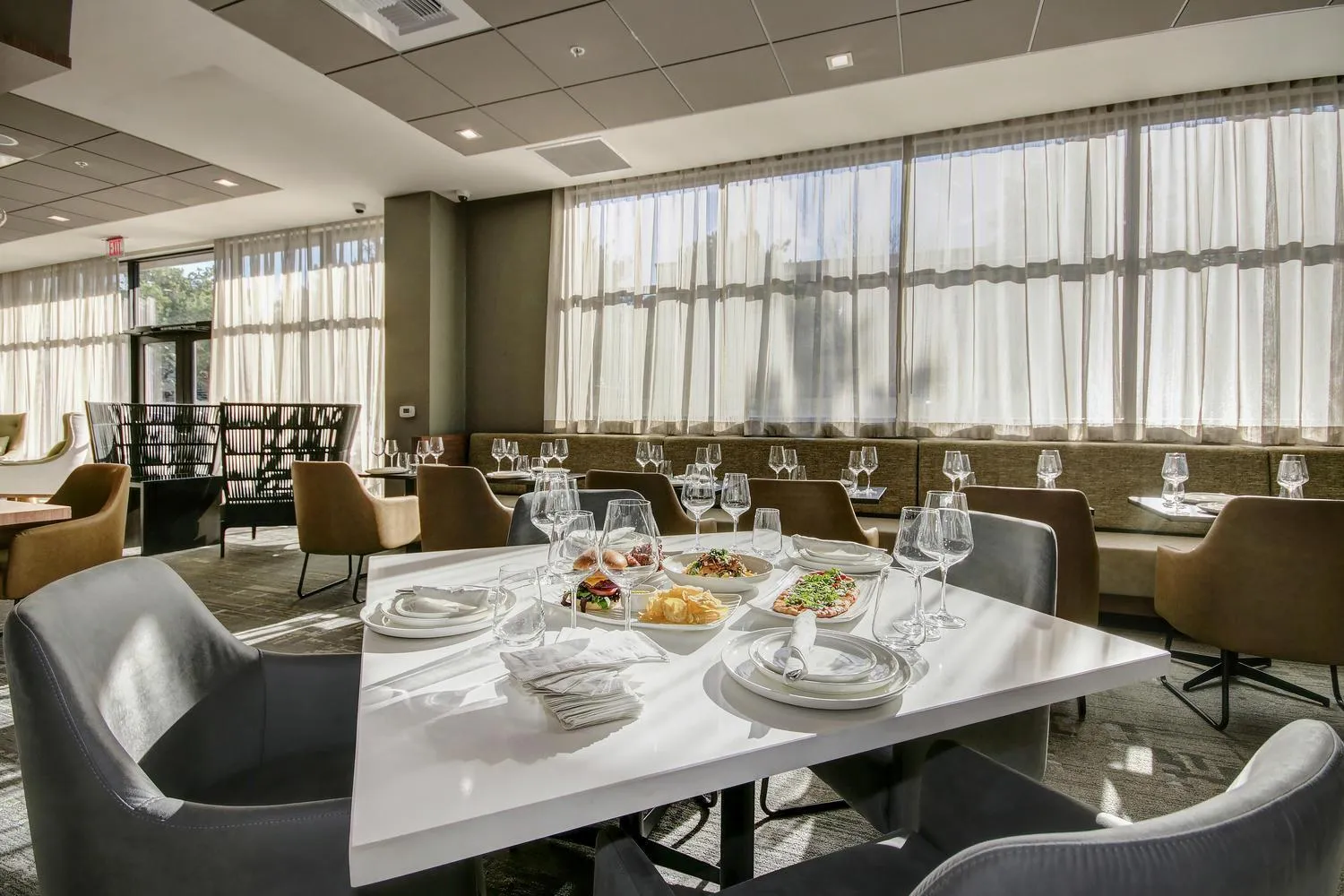 Restaurant/places to eat in Wyndham Garden Sacramento Airport Natomas