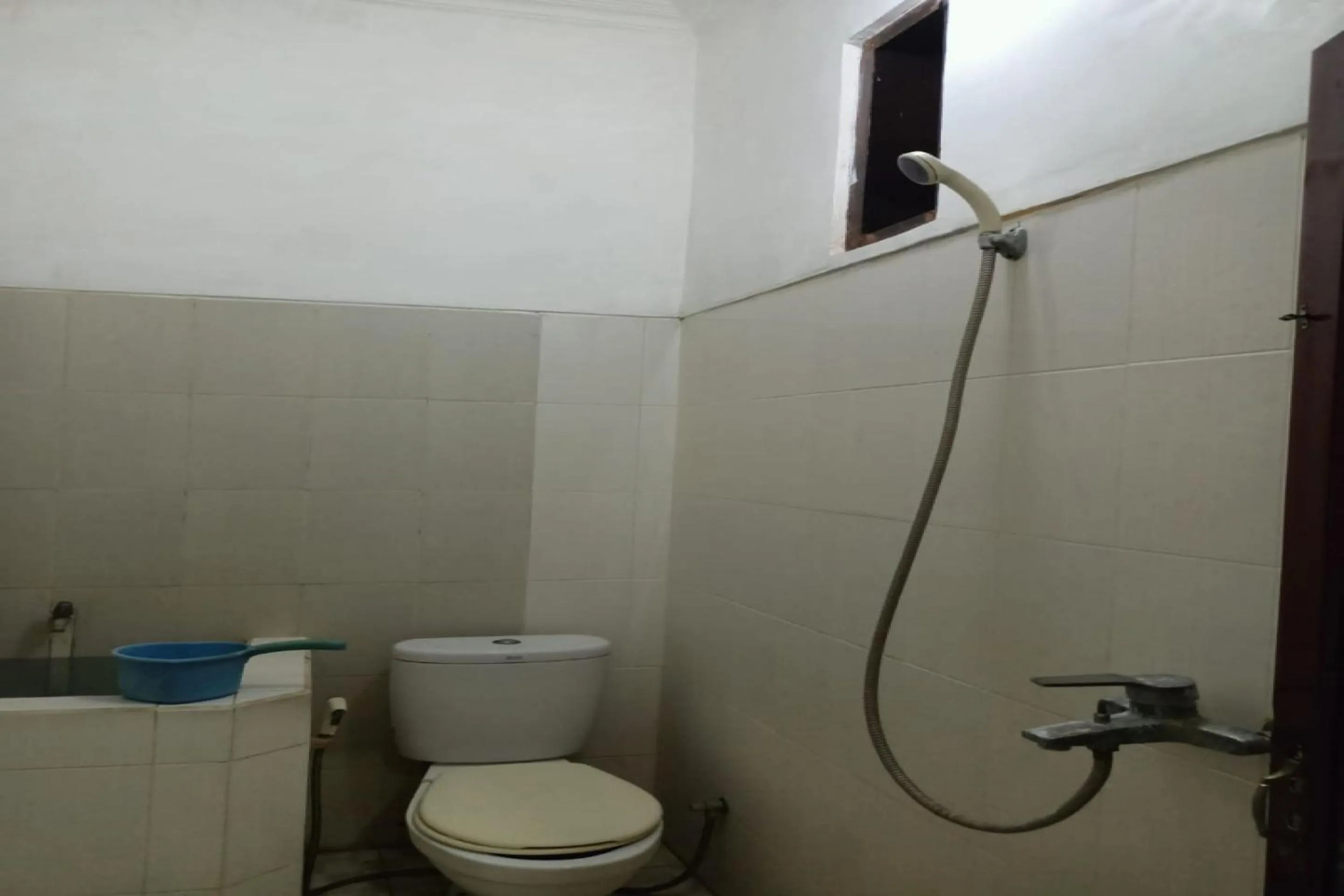 Bathroom in OYO 91232 Hotel Garuda