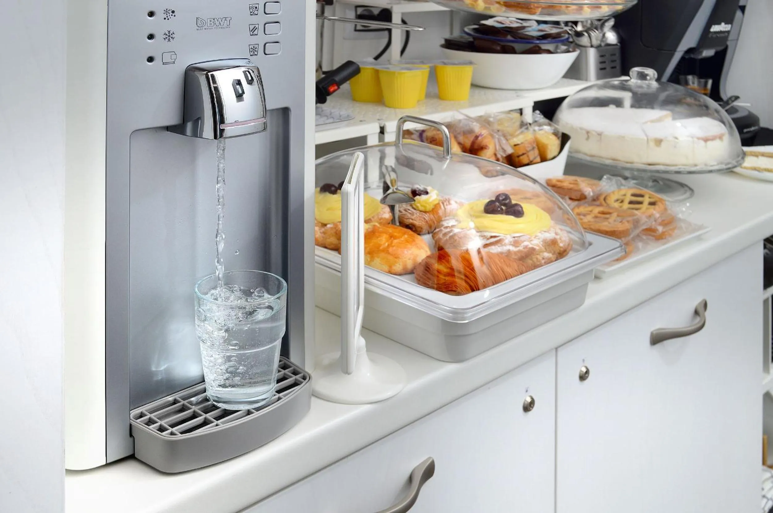 Breakfast in Napoli Central Station Studio