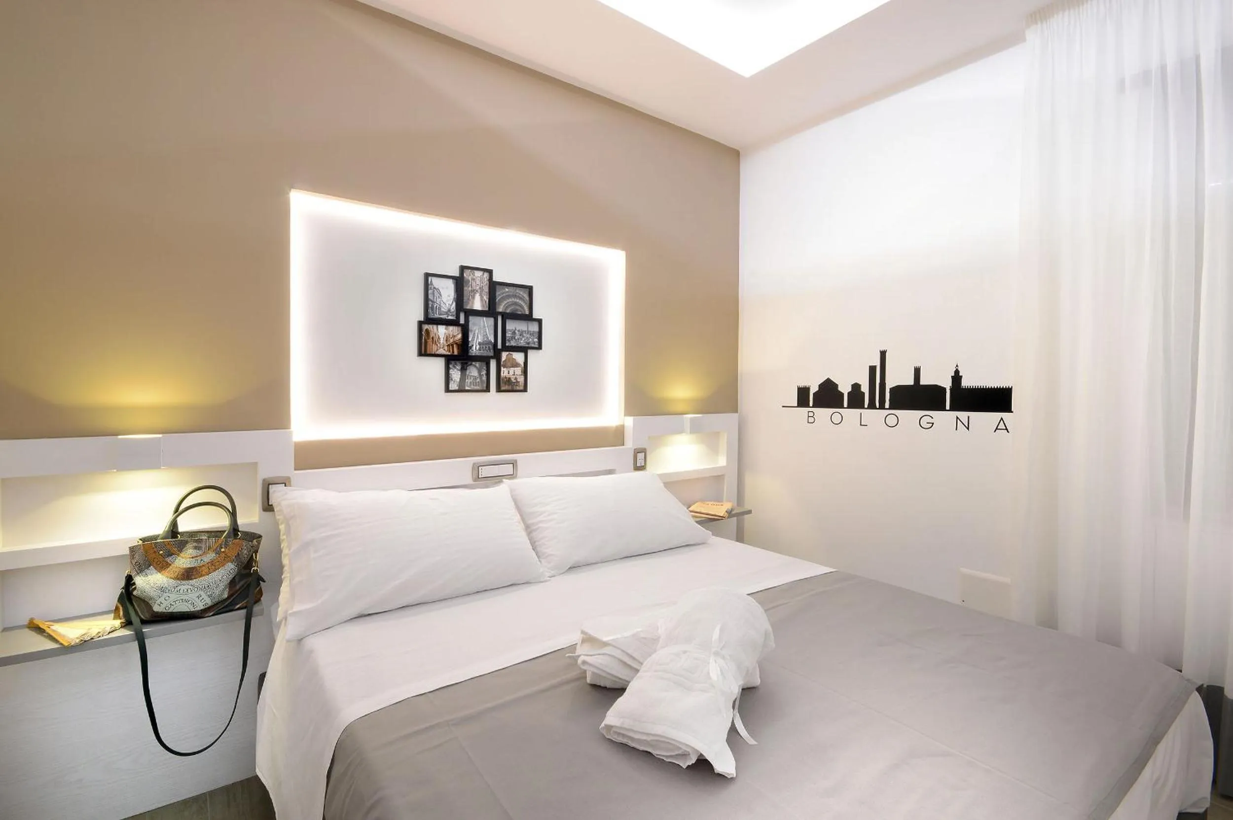 Bed in Napoli Central Station Studio