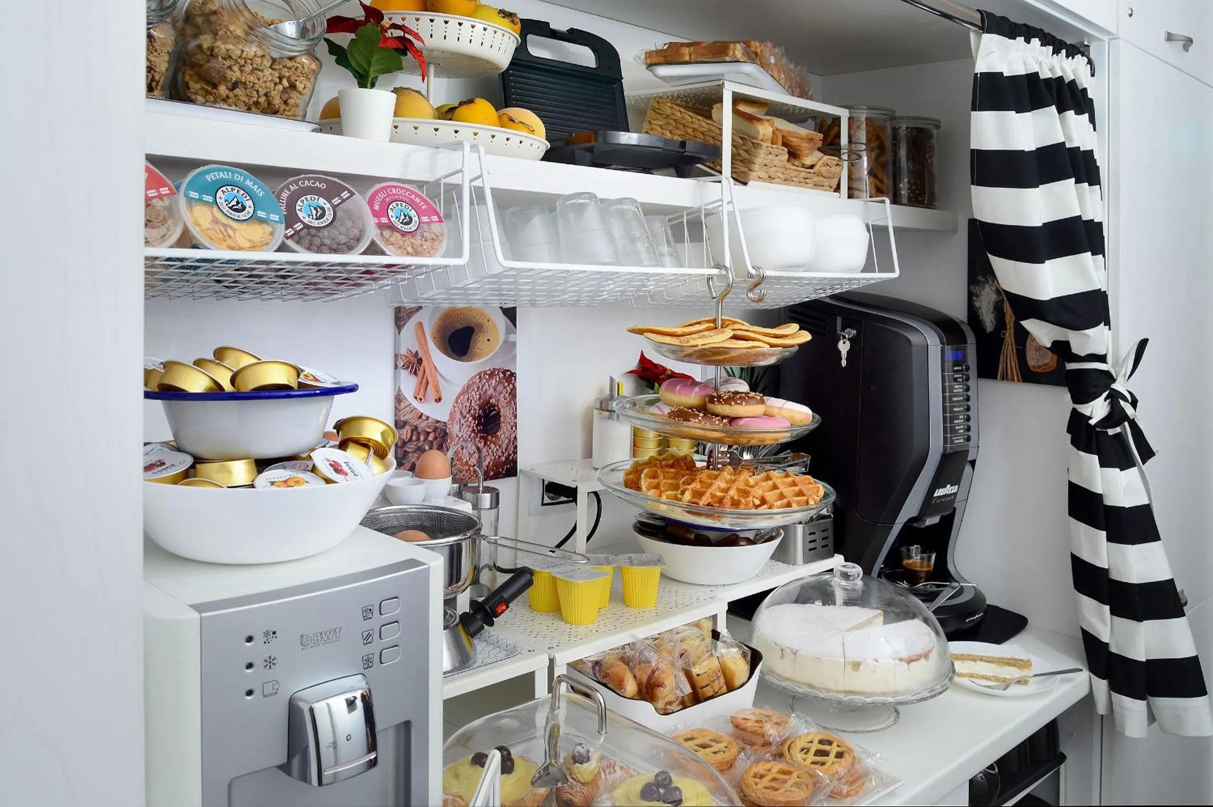 Breakfast in Napoli Central Station Studio