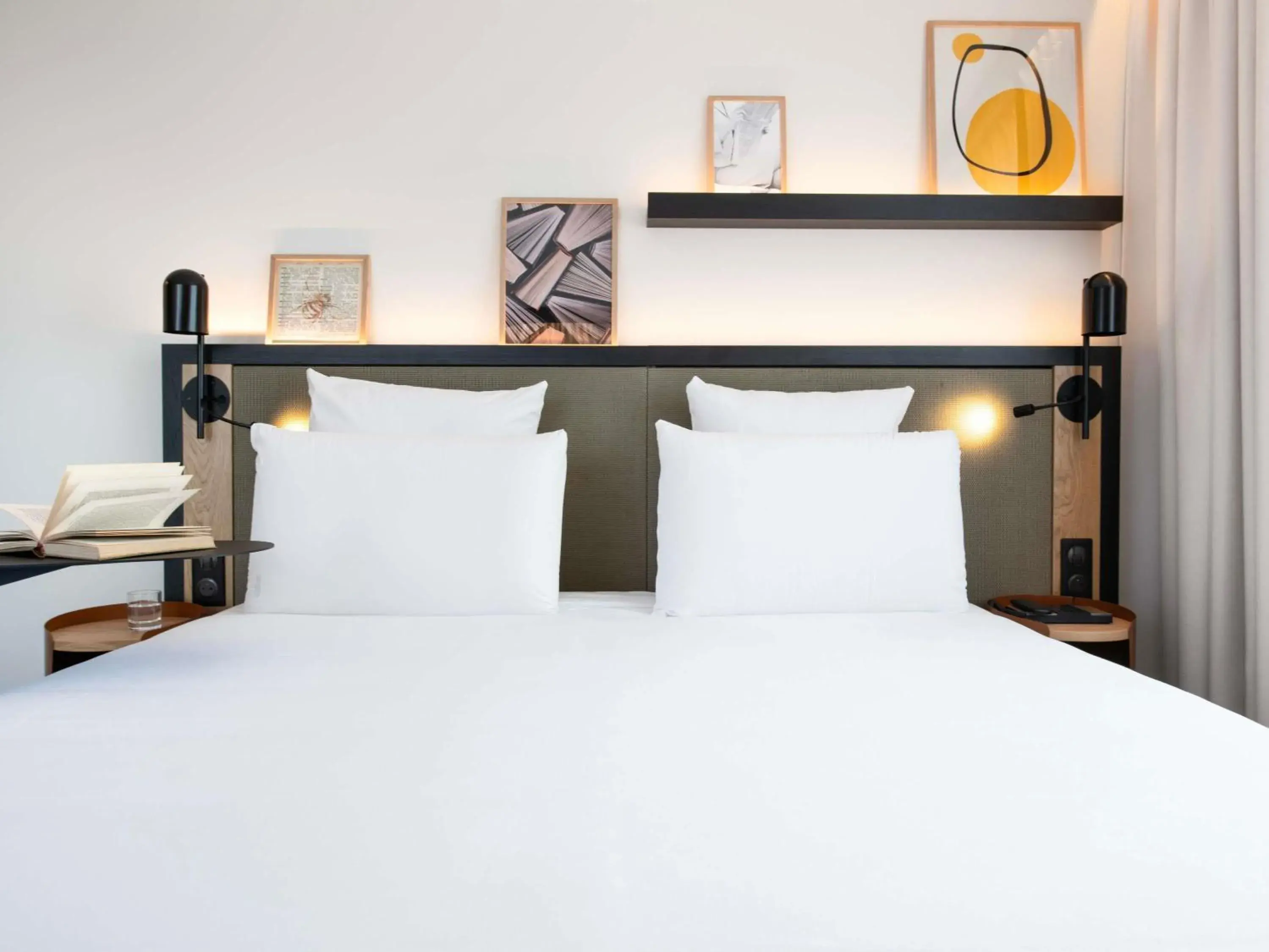 Bedroom, Bed in Mercure Paris Bercy Bibliothèque Bedroom, Bed in Mercure Paris Bercy Bibliothèque