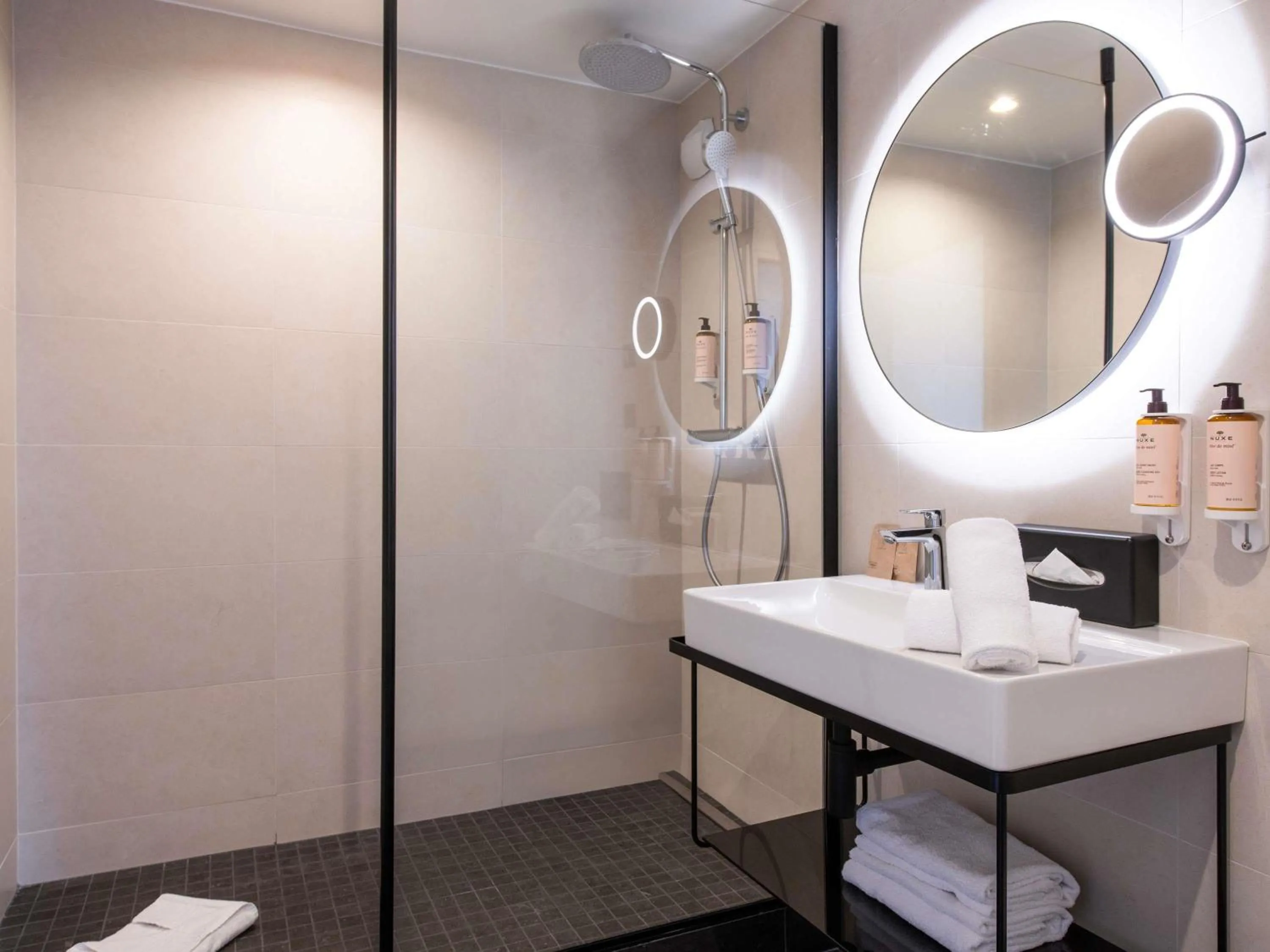 Bedroom in Mercure Paris Bercy Bibliothèque