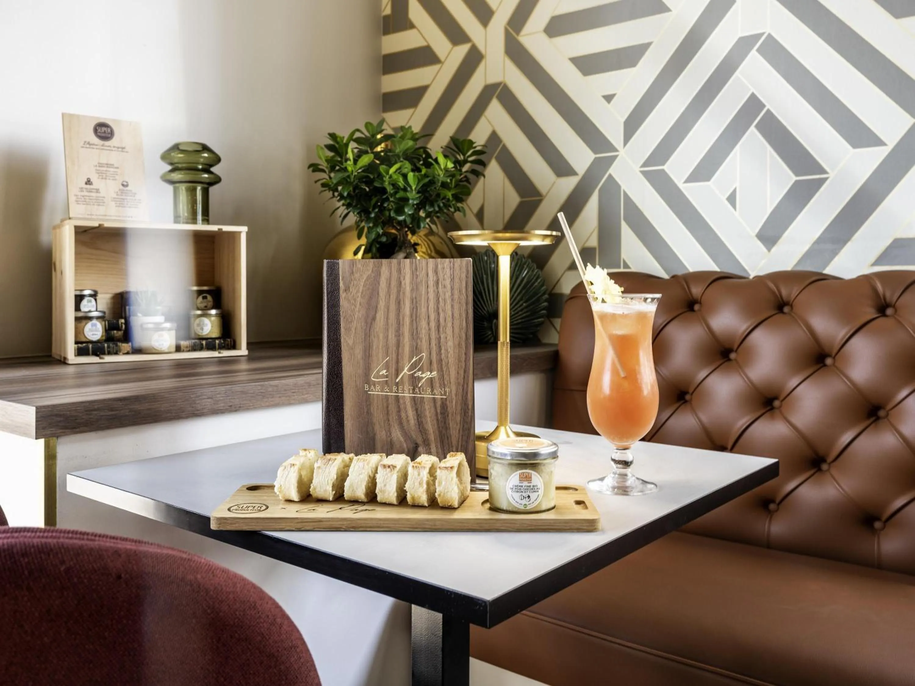 Lounge or bar in Mercure Paris Bercy Bibliothèque