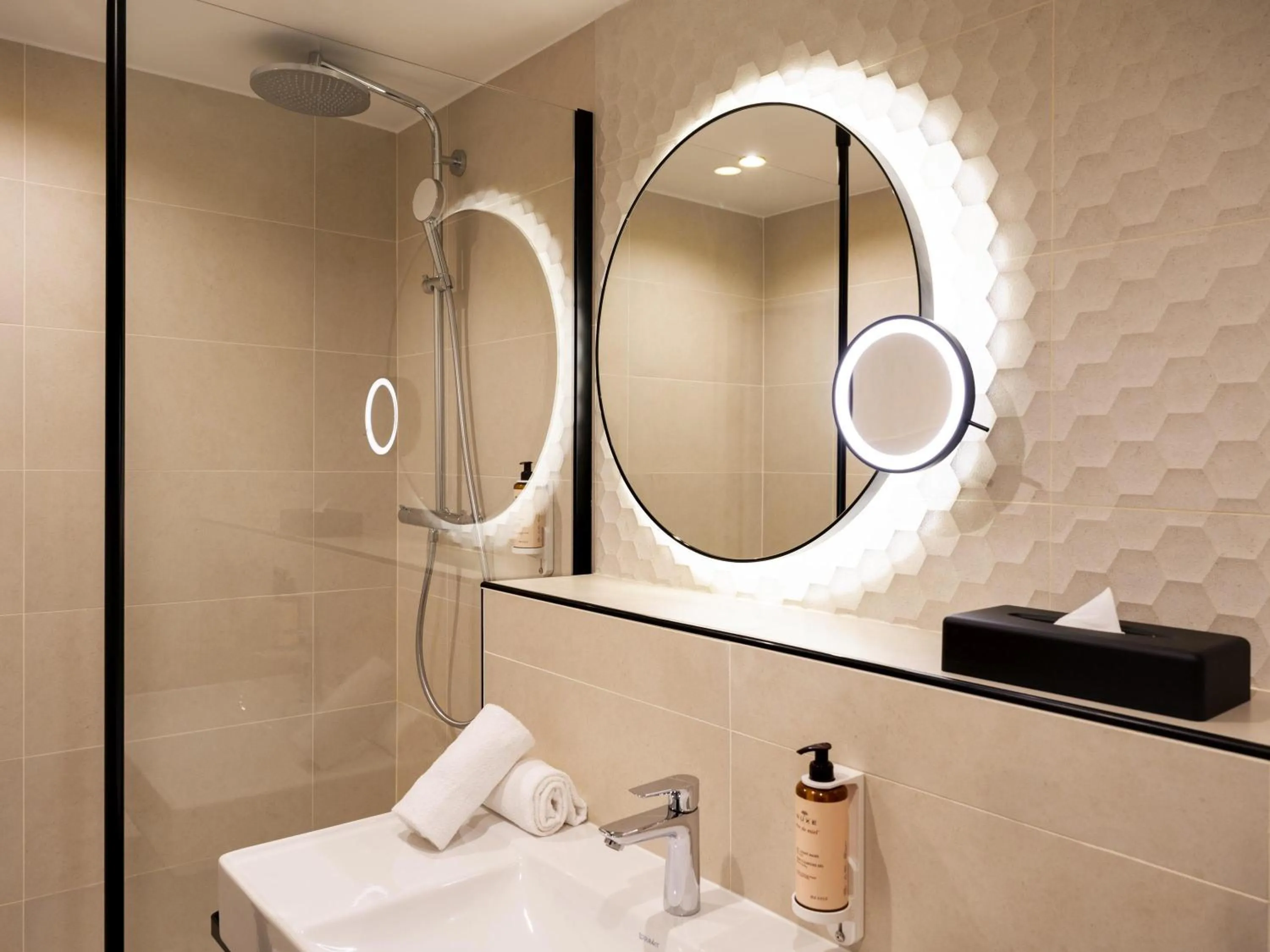 Bedroom in Mercure Paris Bercy Bibliothèque