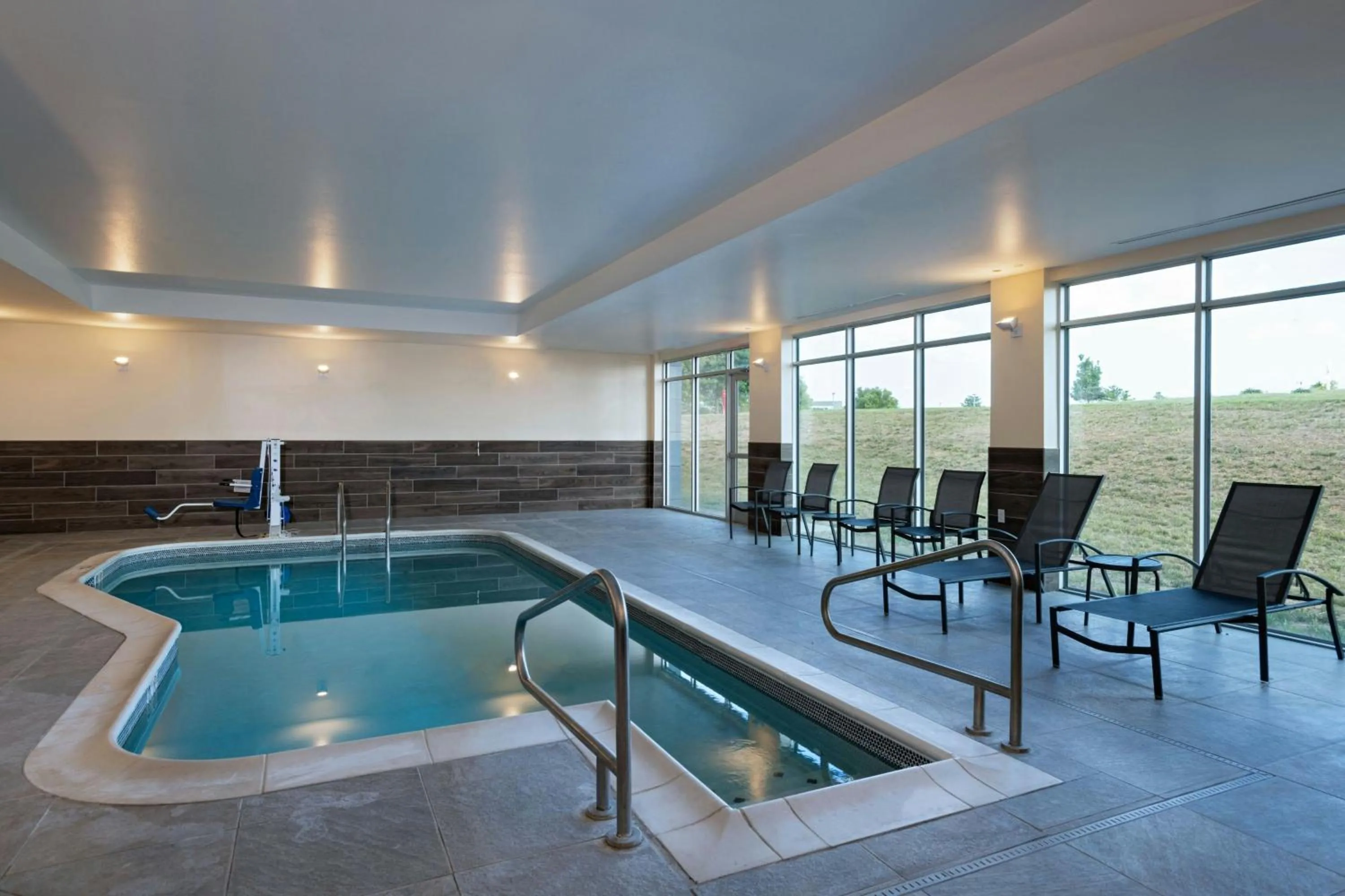 Swimming pool in Fairfield Inn & Suites Lincoln Crete