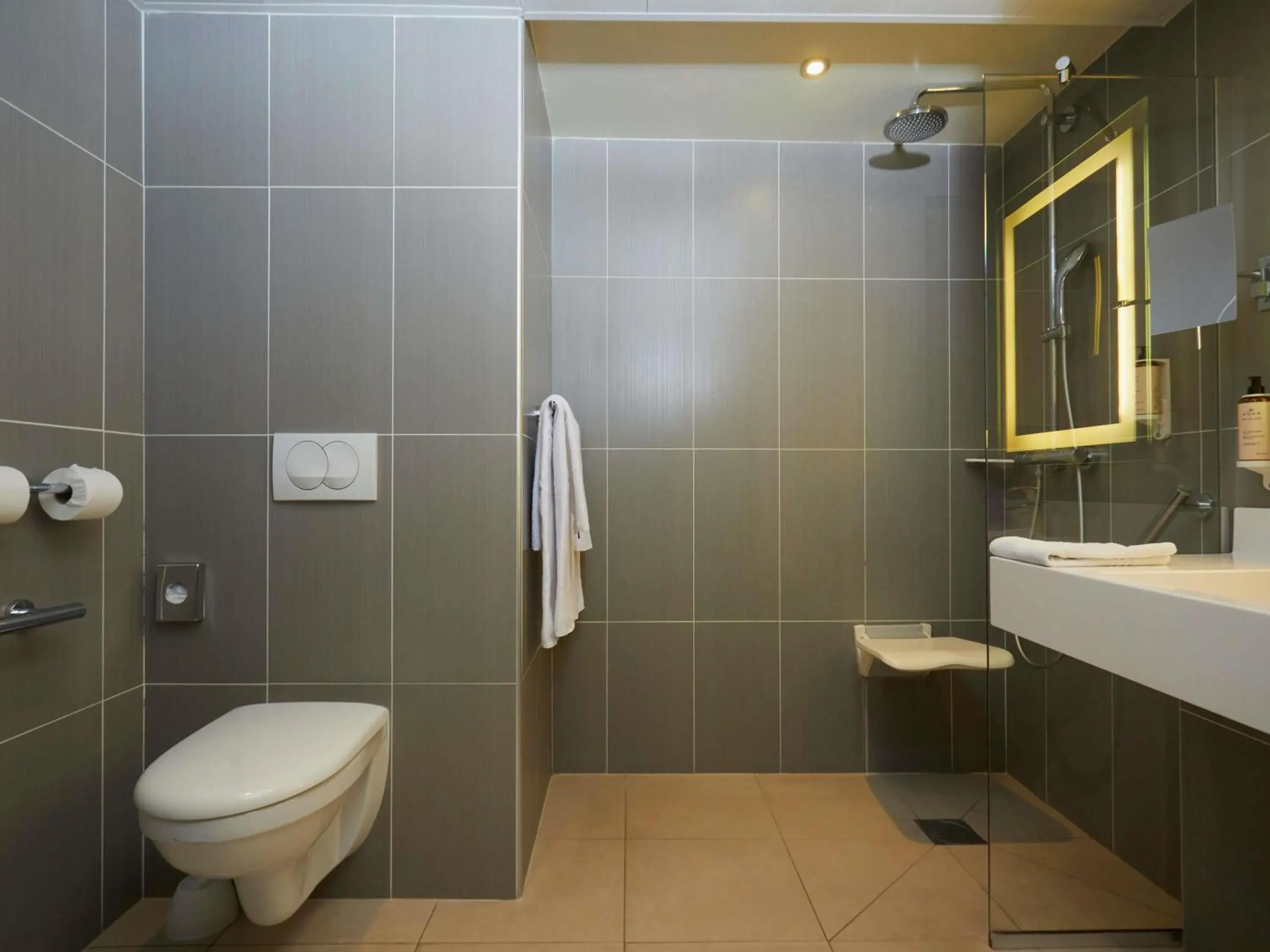 Bedroom in Mercure Arras Centre Gare Bedroom in Mercure Arras Centre Gare