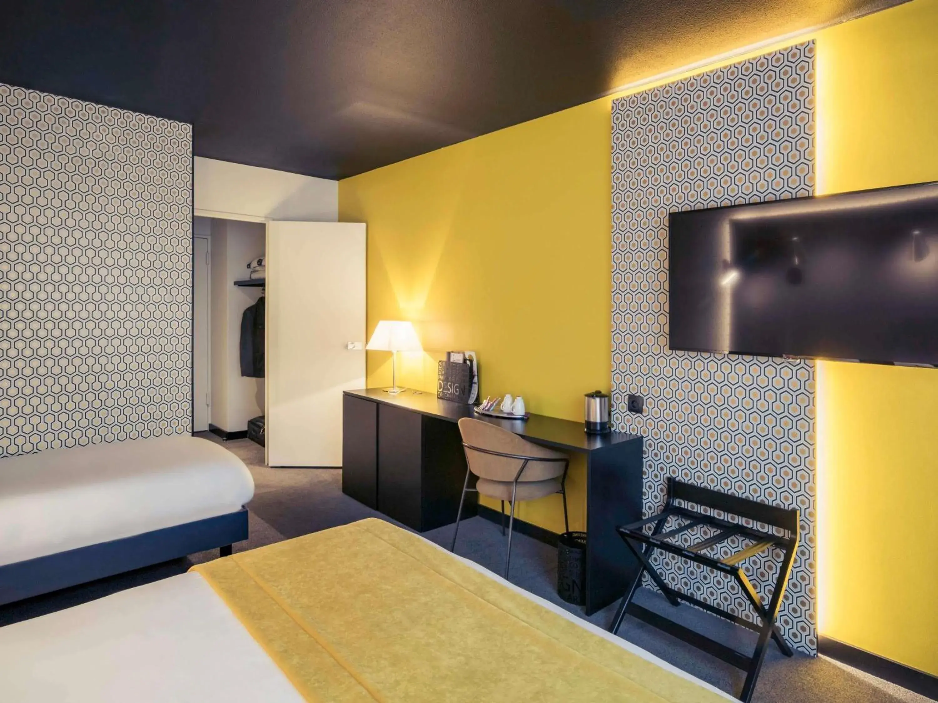 Bedroom, Bed in Mercure Arras Centre Gare Bedroom, Bed in Mercure Arras Centre Gare