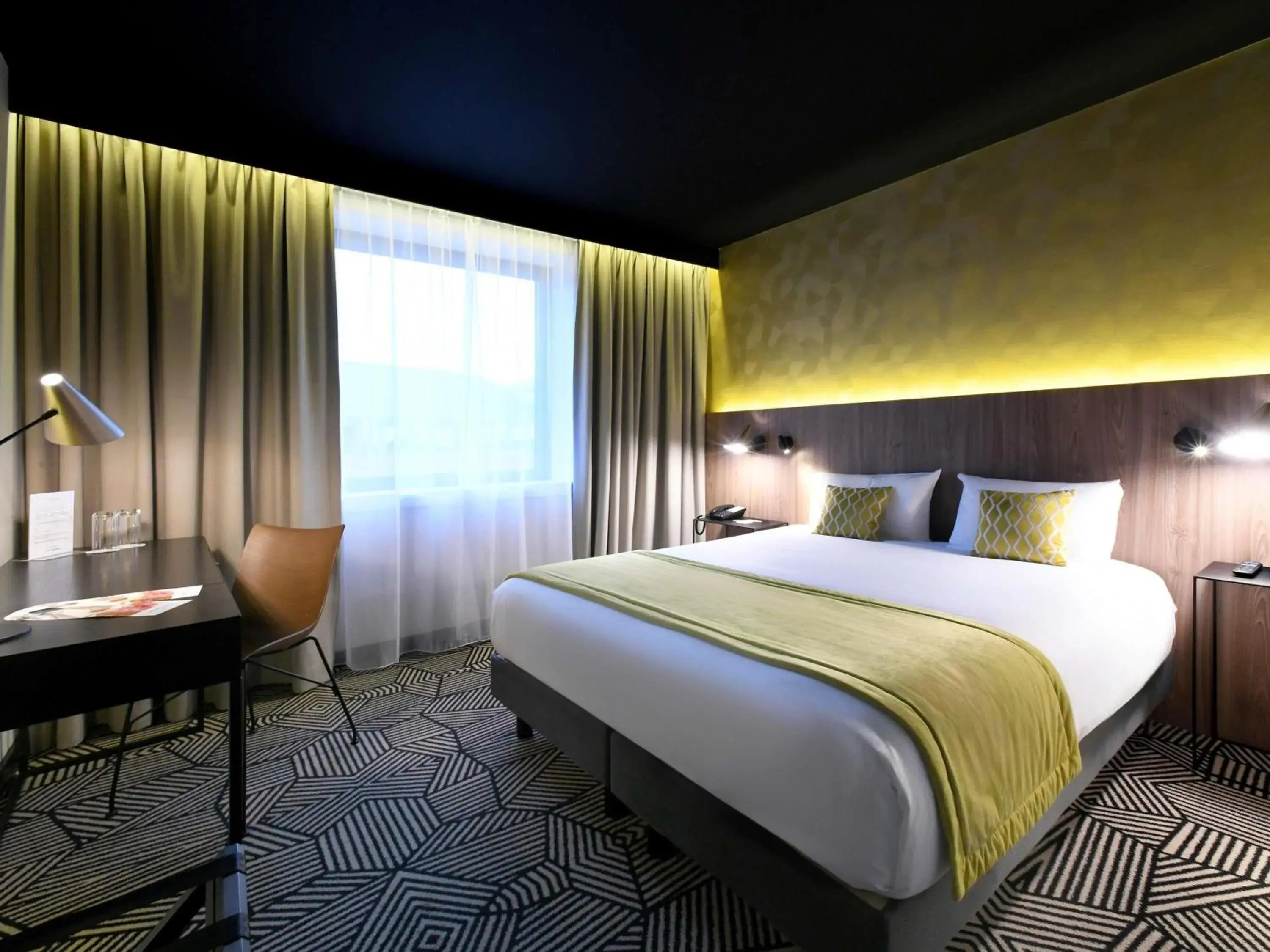 Property building, Bed in Mercure Arras Centre Gare Property building, Bed in Mercure Arras Centre Gare