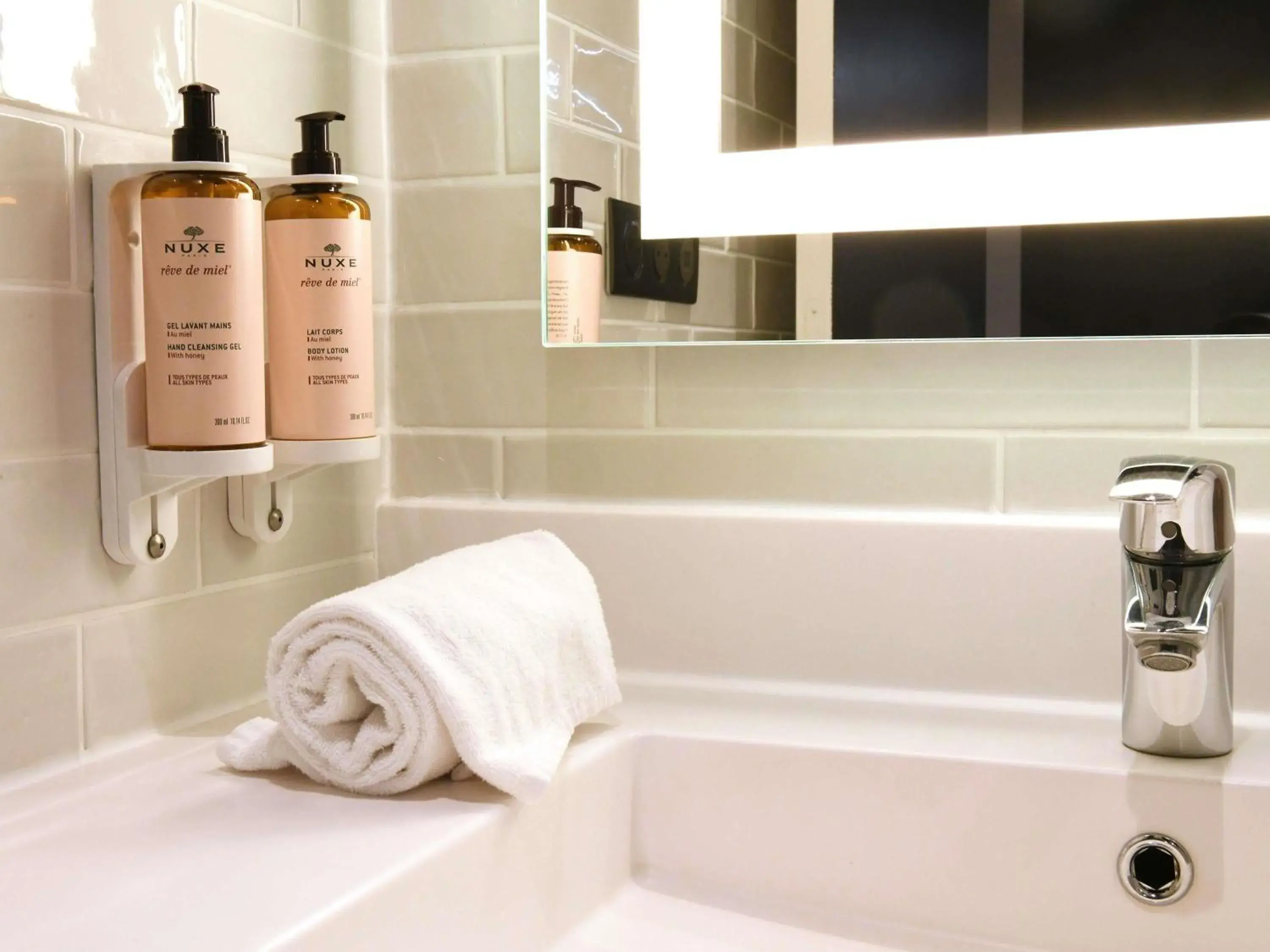 Bedroom in Mercure Arras Centre Gare Bedroom in Mercure Arras Centre Gare